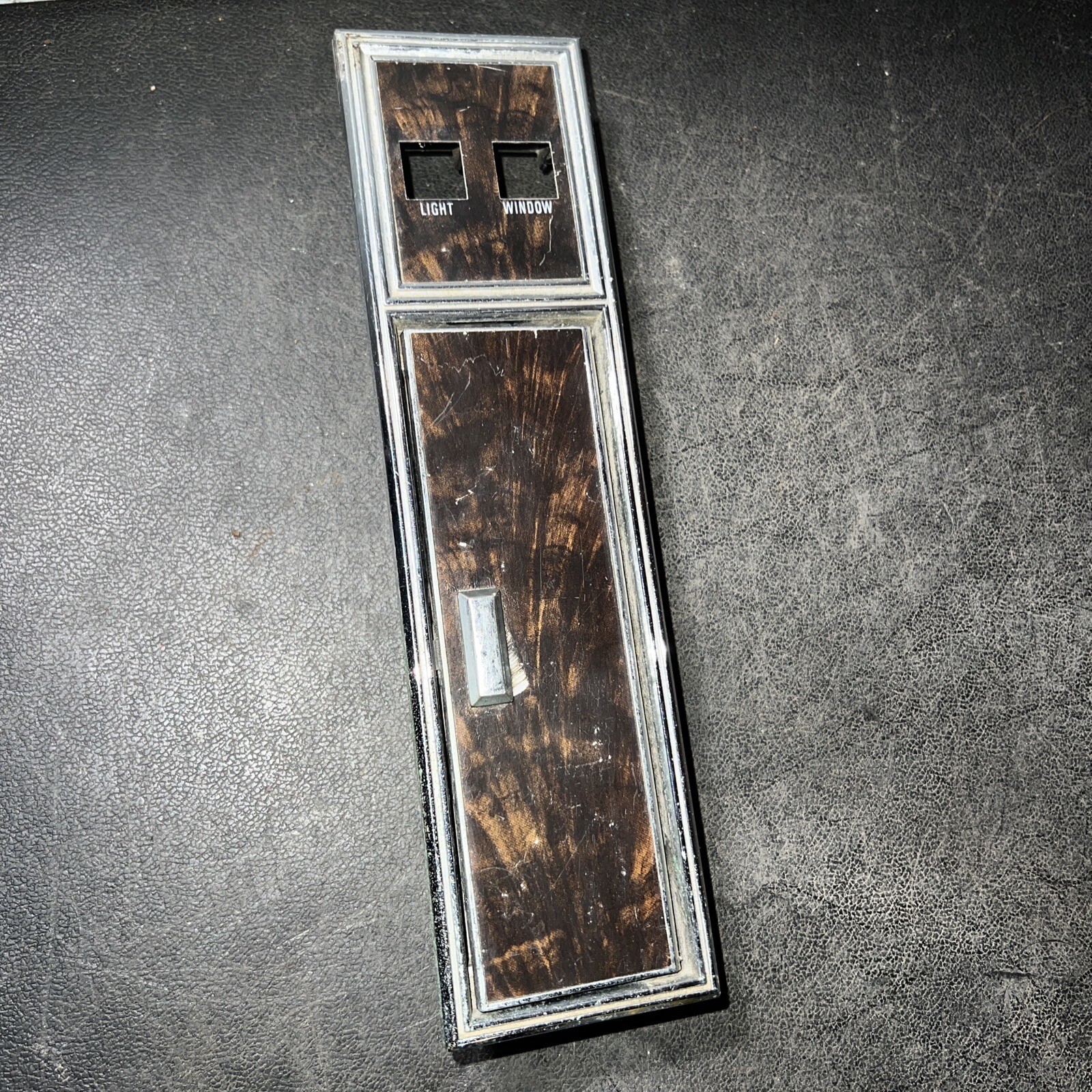 R.RH Ashtray Switch Bezel w/Lighter D7VB-14A569-AA 1974-79 Lincoln Town Car R.RH Ashtray Switch Bezel w/Lighter D7VB-14A569-AA 1974-79 Lincoln Town Car