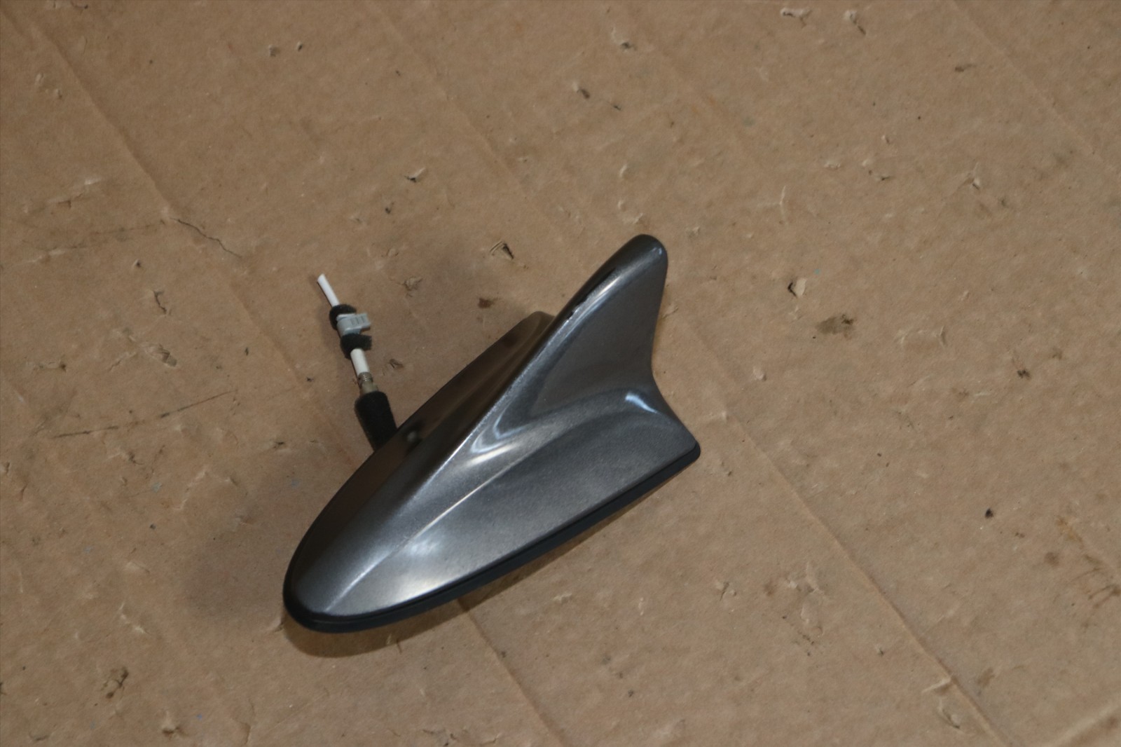 13-14 Hyundai Genesis Coupe BK2 Roof Shark Fin Antenna / OEM 96260-2m100-YG3 13-14 Hyundai Genesis Coupe BK2 Roof Shark Fin Antenna / OEM 96260-2m100-YG3