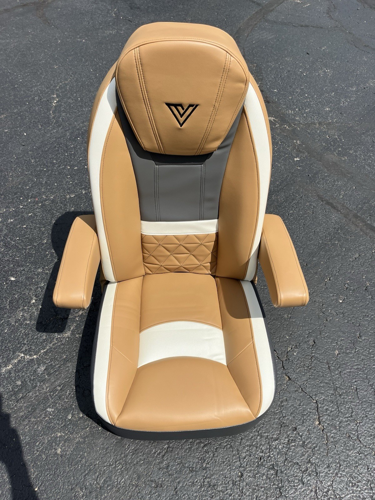 VIAGGIO SERIES HIGH-BACK RECLINER Viaggio Diamante CAPTAINS CHAIR TAN MARINEBOAT