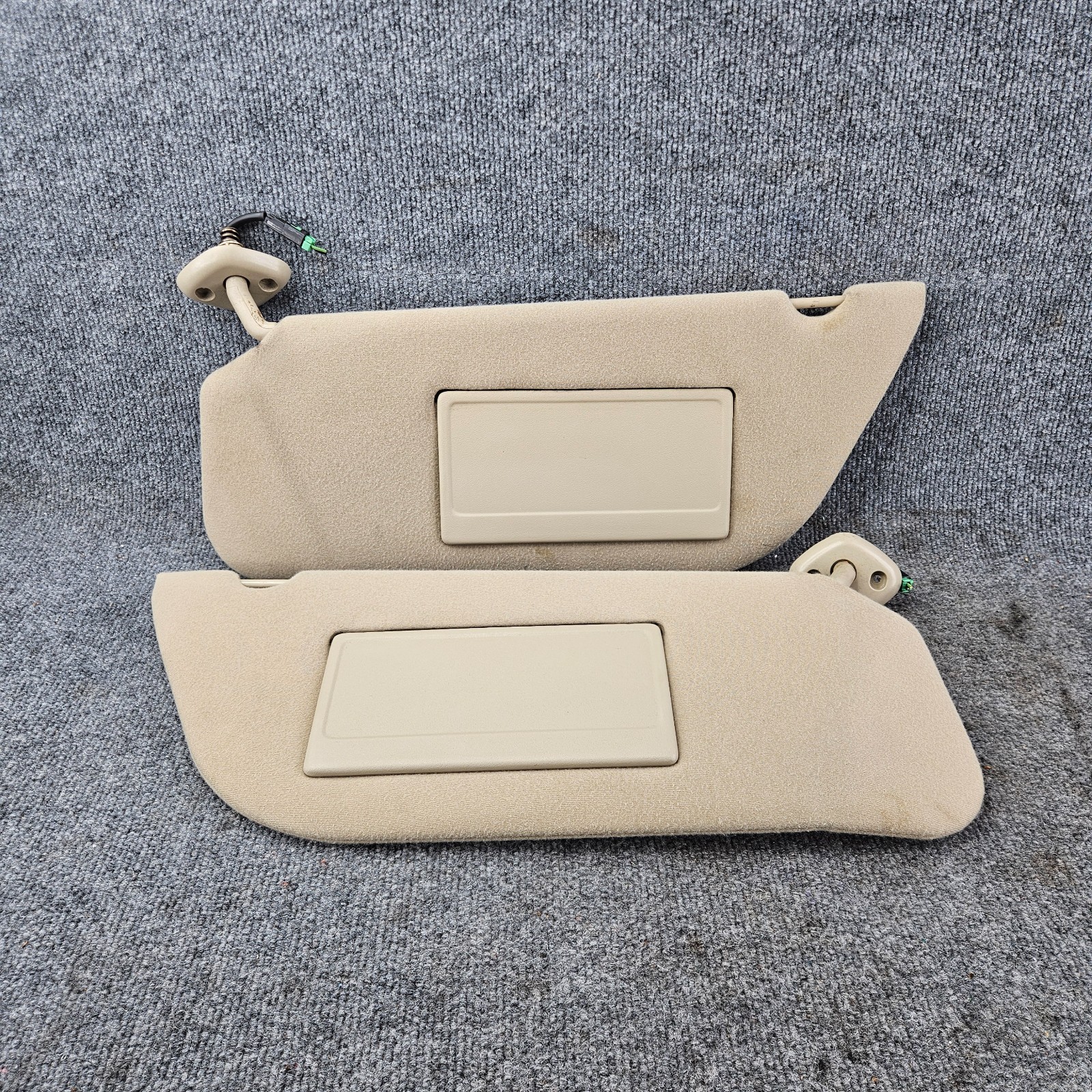 1999-2007 FORD F250 F350 Excursion Sun Visor Set Driver Passenger Brown Lights 1 1999-2007 FORD F250 F350 Excursion Sun Visor Set Driver Passenger Brown Lights 1