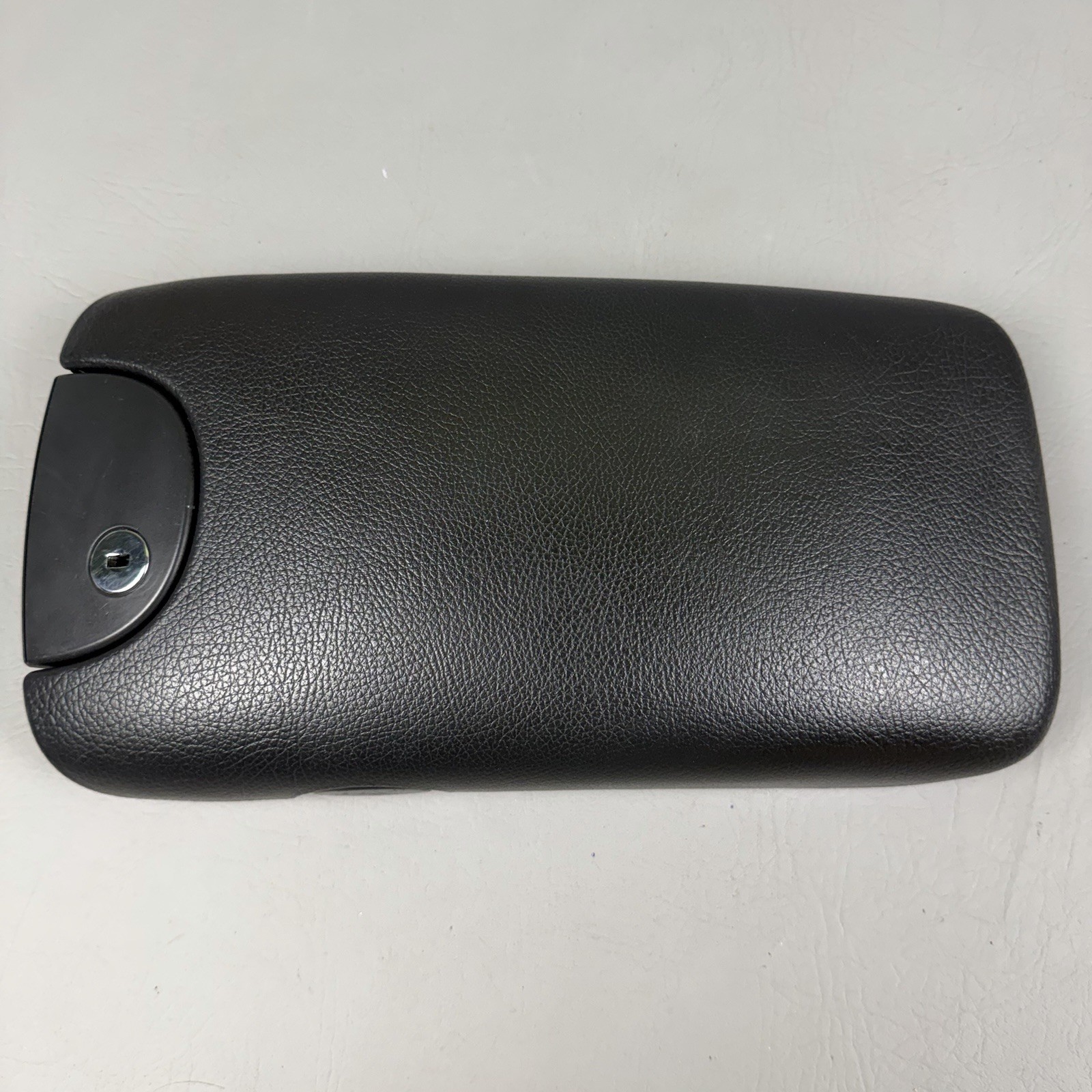 2003-2006 Mercedes CLK320 W209 Center Console Armrest Lid Black Lock OEM 2003-2006 Mercedes CLK320 W209 Center Console Armrest Lid Black Lock OEM