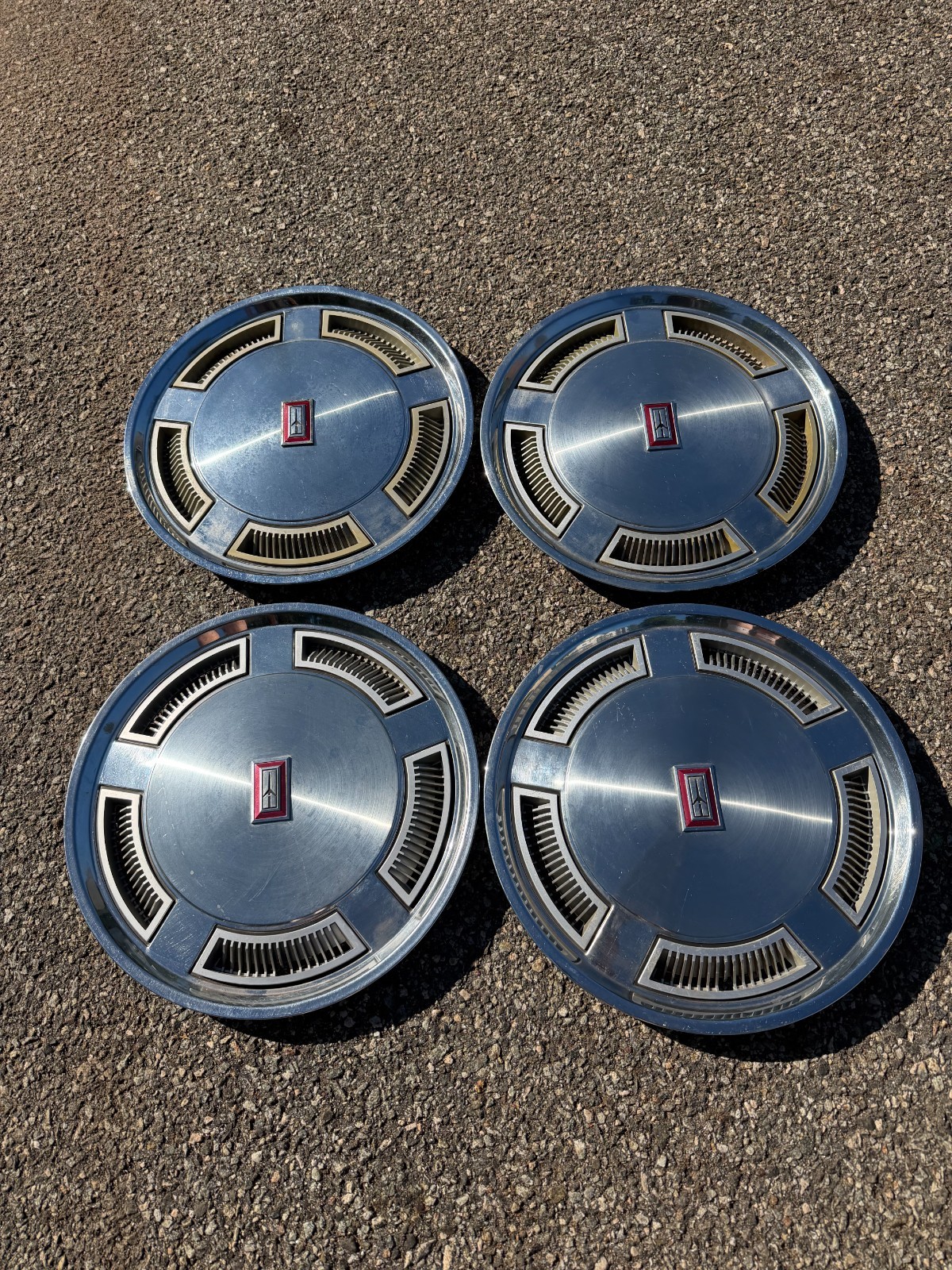 Factory 1978 to to 1987 Oldsmobile Cutlass 14 inch hubcaps wheel covers nice Factory 1978 to to 1987 Oldsmobile Cutlass 14 inch hubcaps wheel covers nice