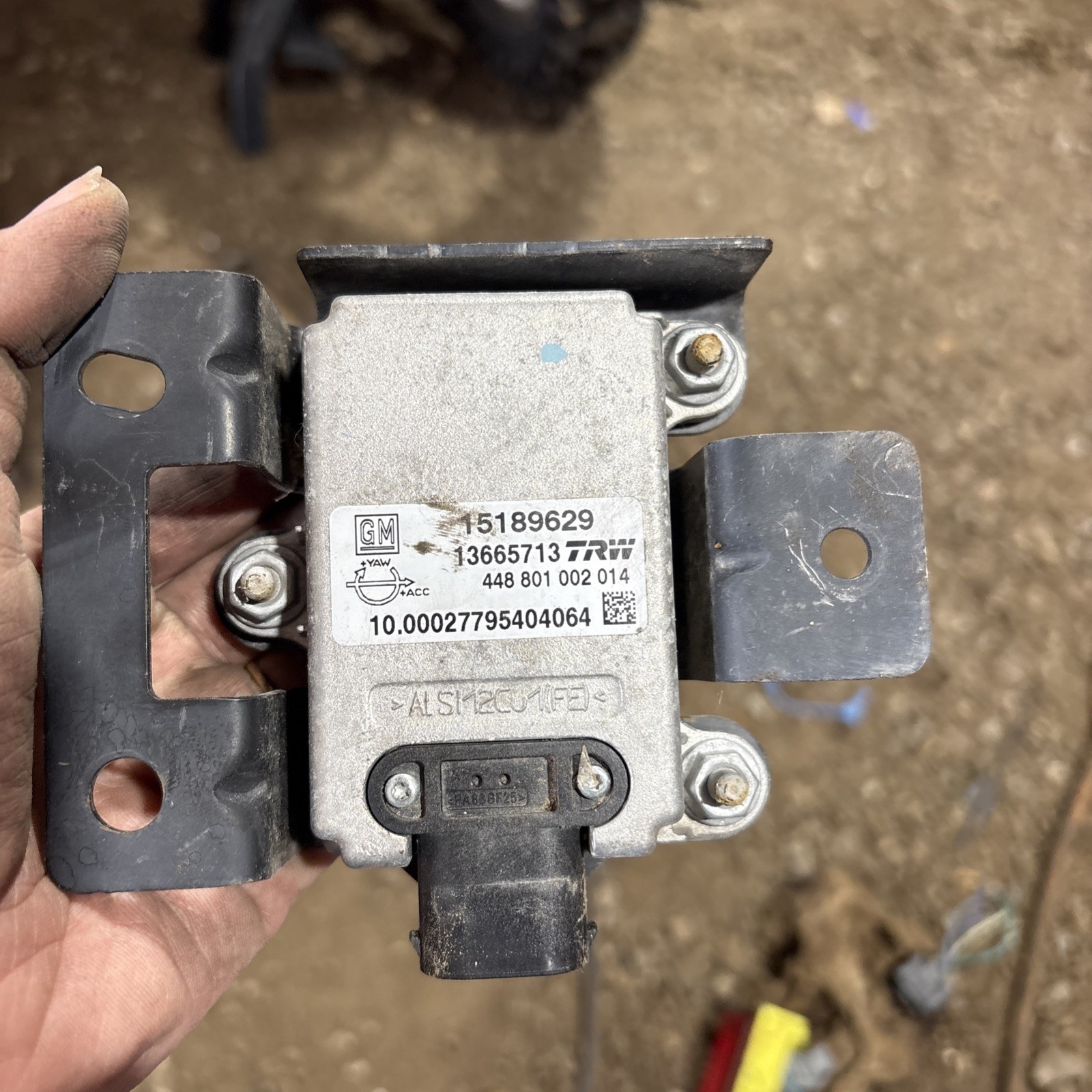 2003 - 2006 GMC Chevy Cadillac Yaw Sensor 15189628 15189629 OEM GM Yukon Sierra 2003 - 2006 GMC Chevy Cadillac Yaw Sensor 15189628 15189629 OEM GM Yukon Sierra