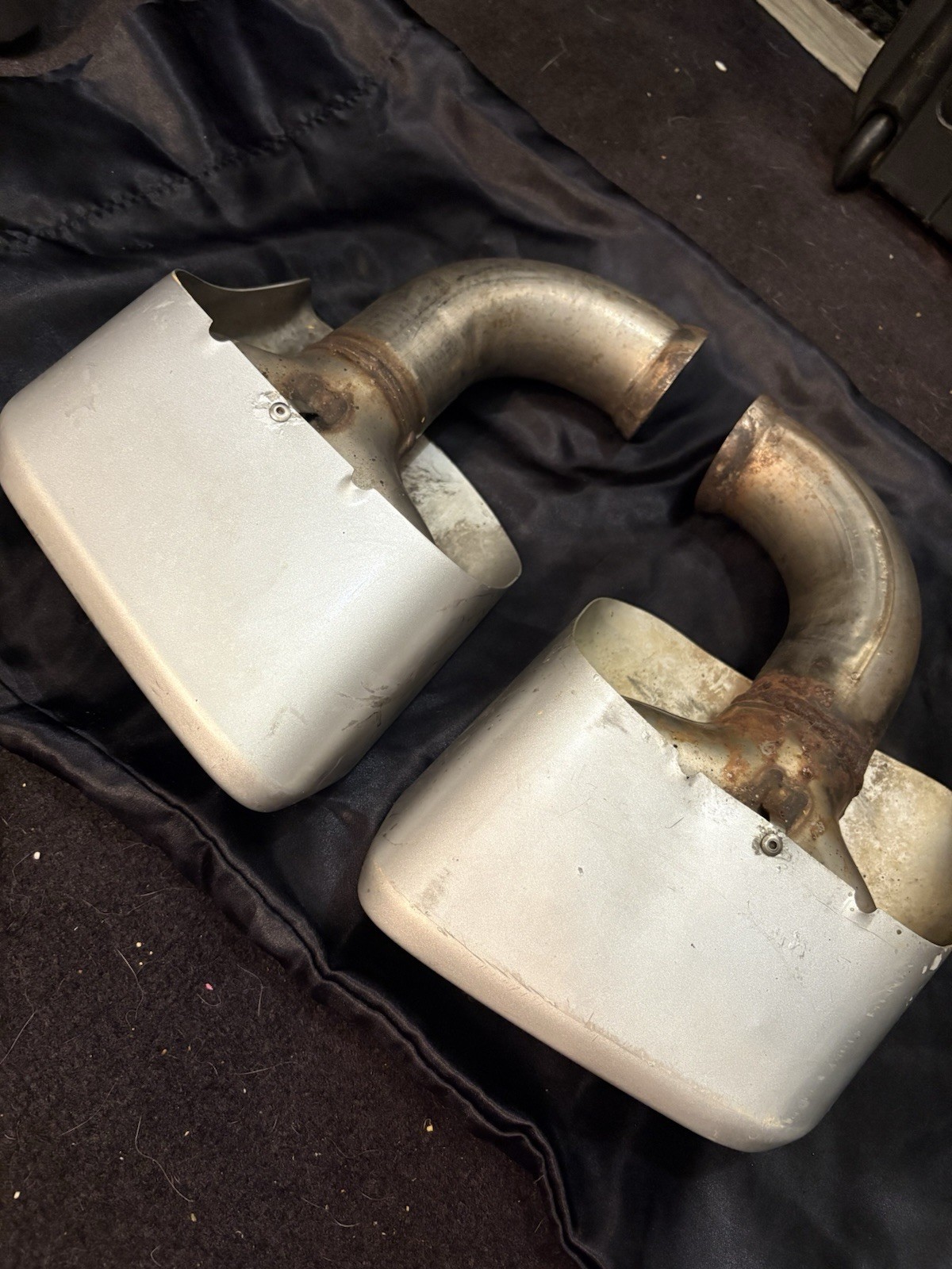2011-2014 Porsche Cayenne 958 Dual Exhaust Muffler Tips Bezels Left Right OEM 2011-2014 Porsche Cayenne 958 Dual Exhaust Muffler Tips Bezels Left Right OEM