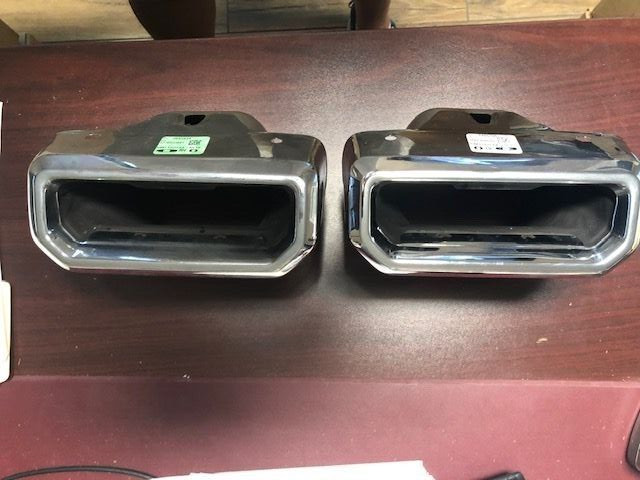2019-2025 Chevy Silverado / GMC Sierra Exhaust Bezel****RH / LH PAIR**REAL GM 2019-2025 Chevy Silverado / GMC Sierra Exhaust Bezel****RH / LH PAIR**REAL GM