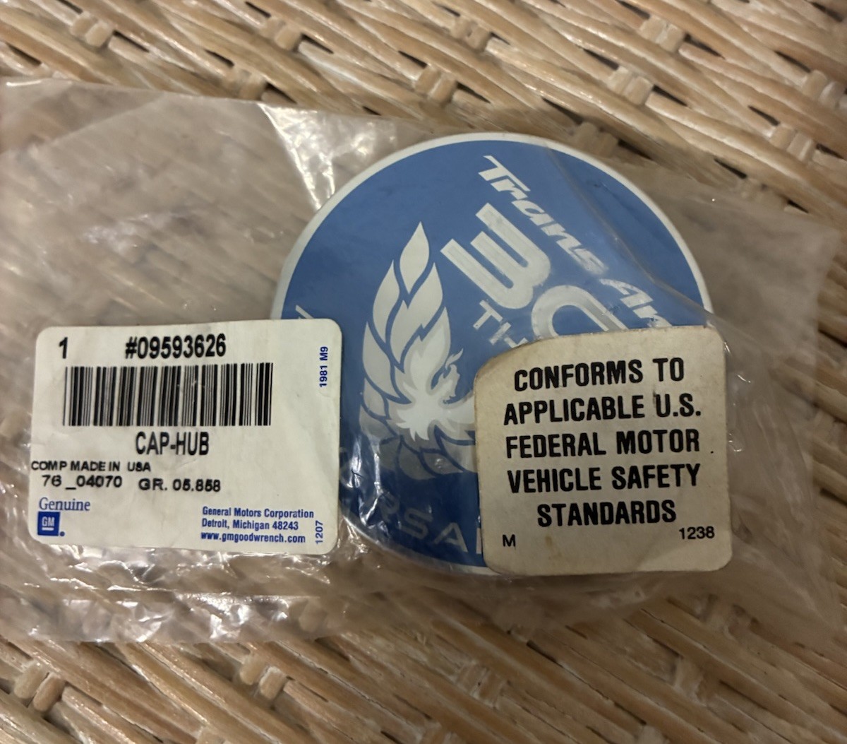 1999 Pontiac Trans Am 30TH Anniversary Center Wheel Cap - GM # 9593626 - New 1999 Pontiac Trans Am 30TH Anniversary Center Wheel Cap - GM # 9593626 - New