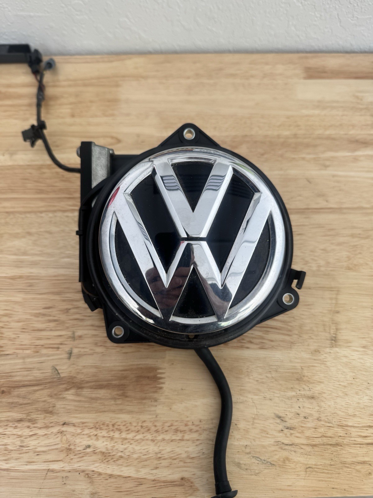 2013-2015 2017VOLKSWAGEN CC Rear Trunk Deck Lid Release Switch Emblem Camera OEM 2013-2015 2017VOLKSWAGEN CC Rear Trunk Deck Lid Release Switch Emblem Camera OEM