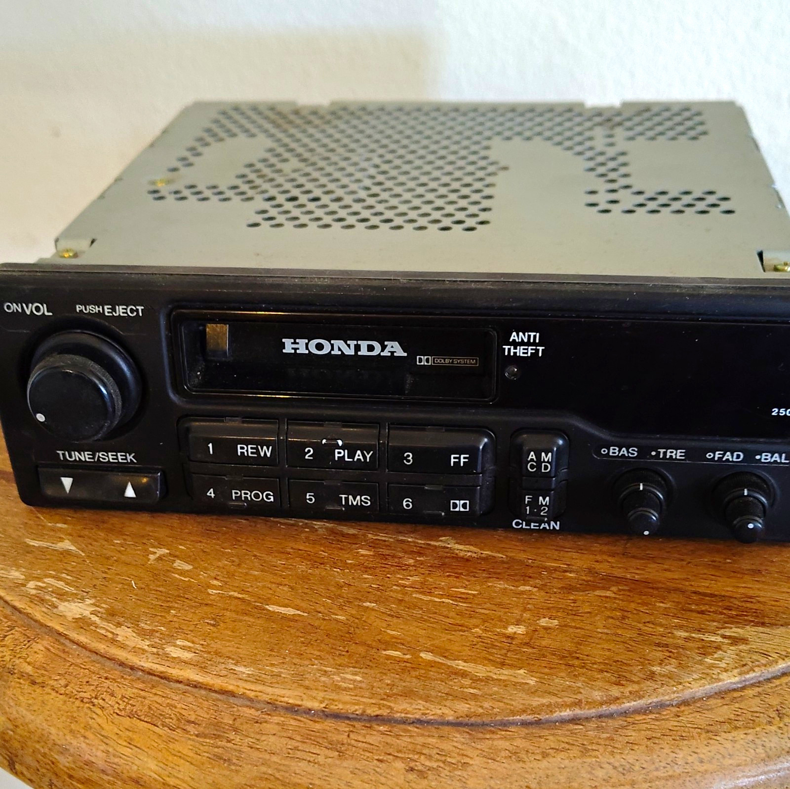 1990s Honda OEM AM FM Cassette Radio Stereo 39101-SR2-A000-M1 Untested