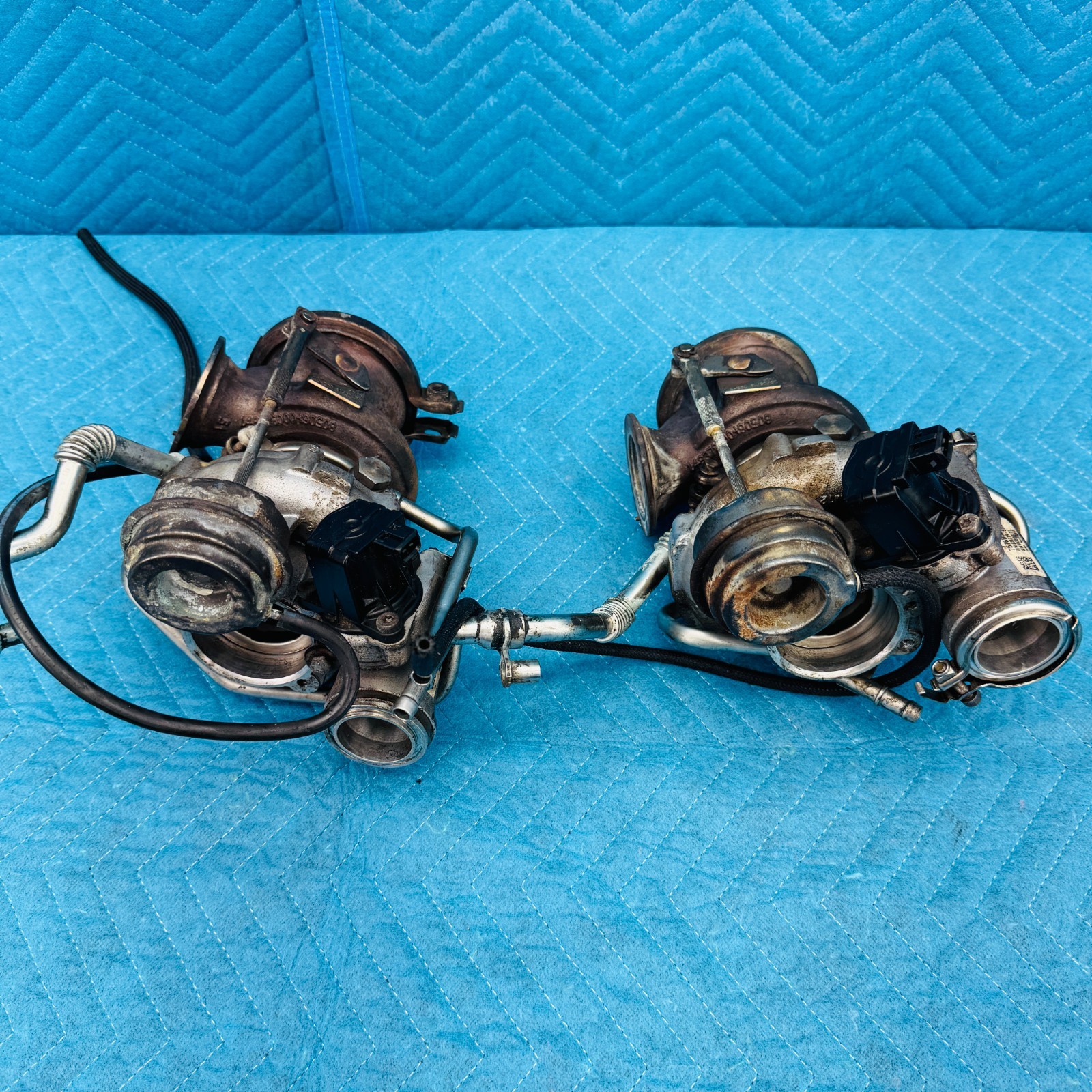 2012–2014 BMW 650i 4.4L Twin Turbocharger Set (Left and Right) OEM 757698508 2012–2014 BMW 650i 4.4L Twin Turbocharger Set (Left and Right) OEM 757698508