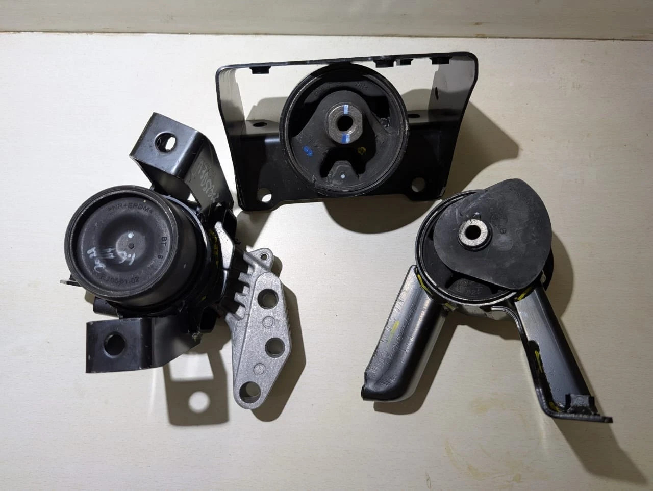 engine mounting left, right & rear fits suzuki swift set of 3 pcs