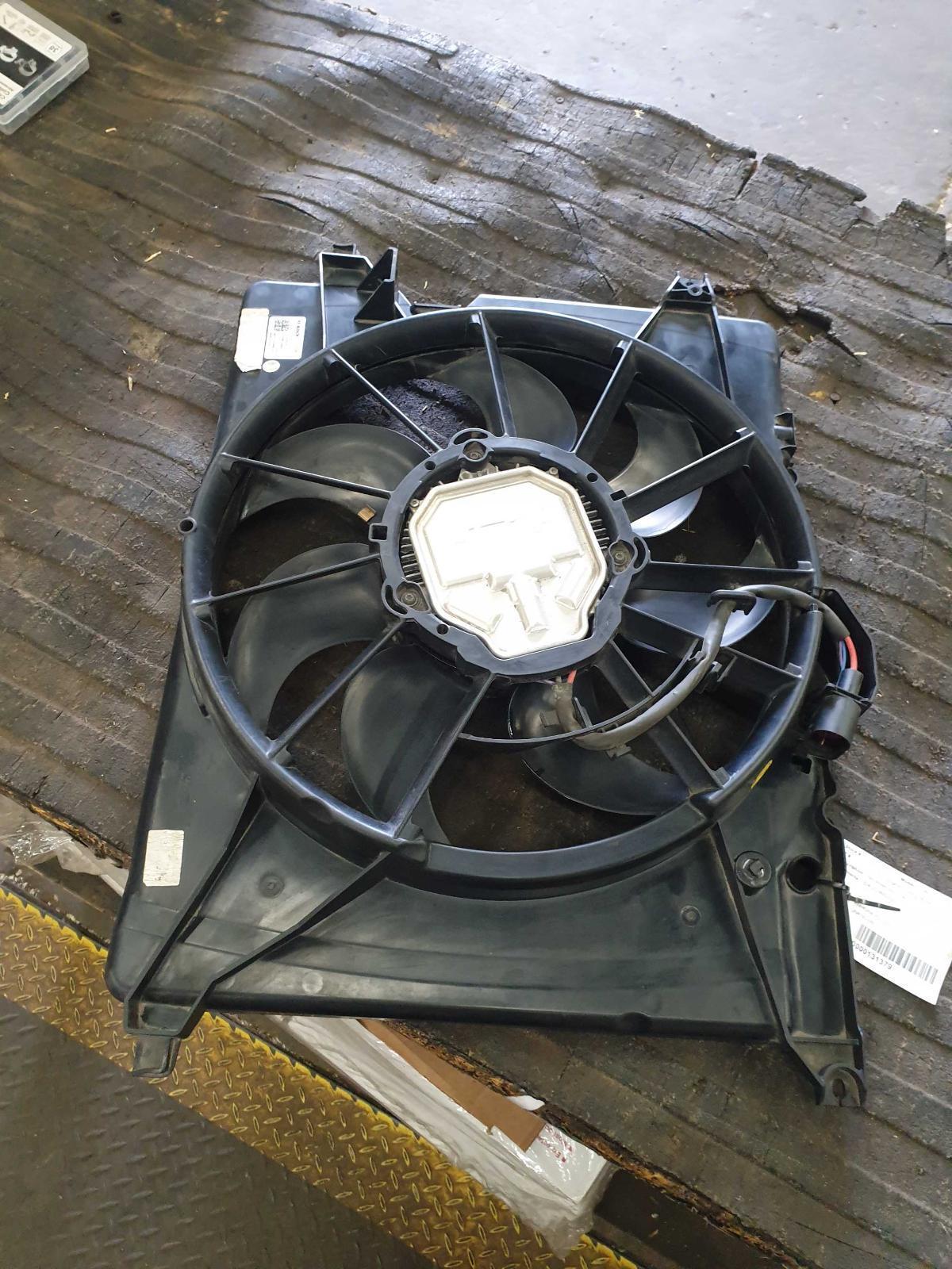 16 17 BMW 750i Engine Cooling Motor Fan Assembly 850 Watt   --78K--