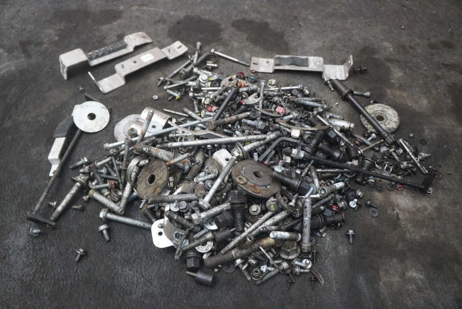 Miscellaneous Nut Bolt Bracket Assorted Hardware Lamborghini Gallardo Spyder 08