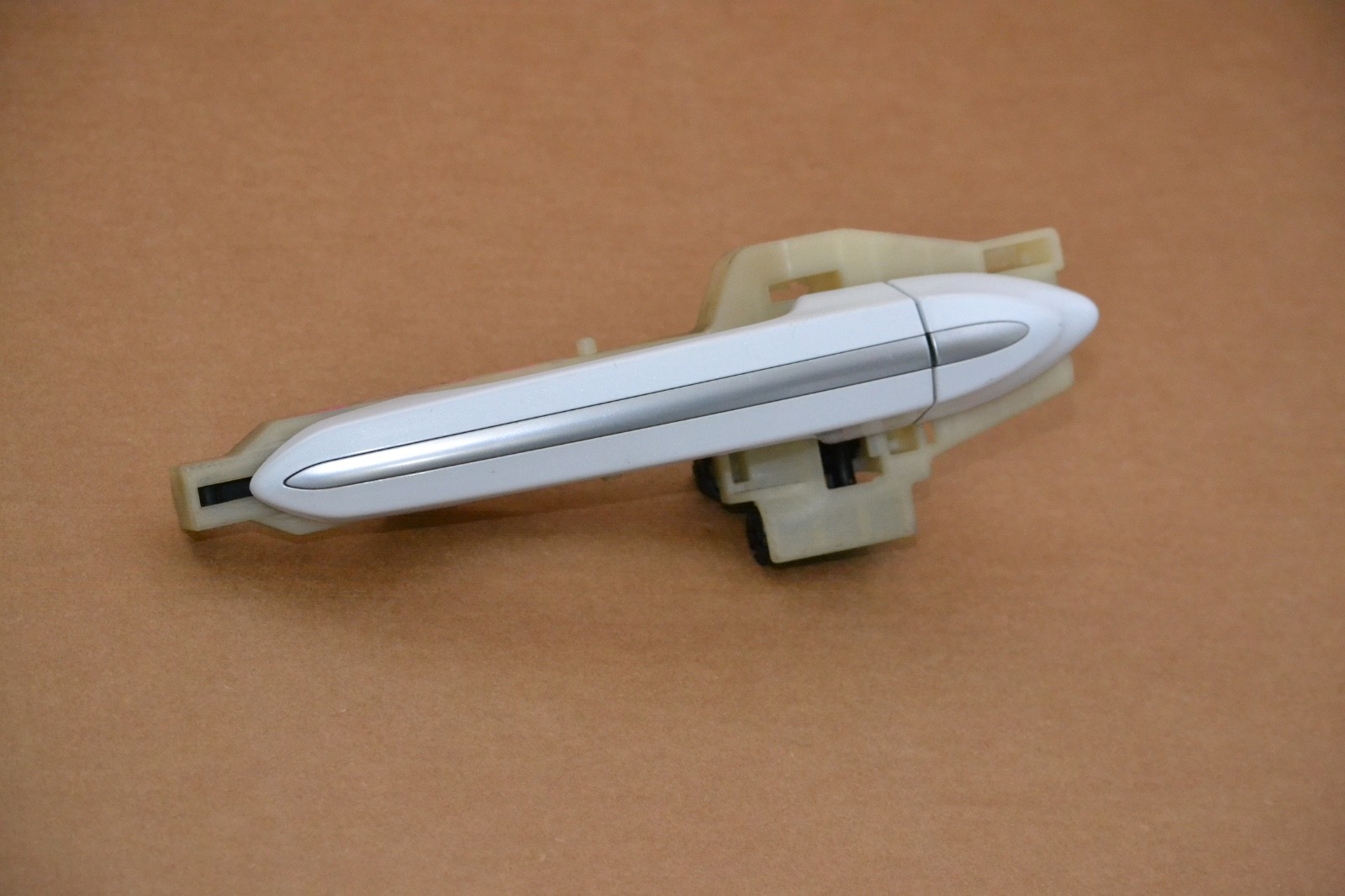 2015-2020 Hyundai Genesis G80 REAR LEFT DRIVER Side Exterior Door Handle OEM 2015-2020 Hyundai Genesis G80 REAR LEFT DRIVER Side Exterior Door Handle OEM