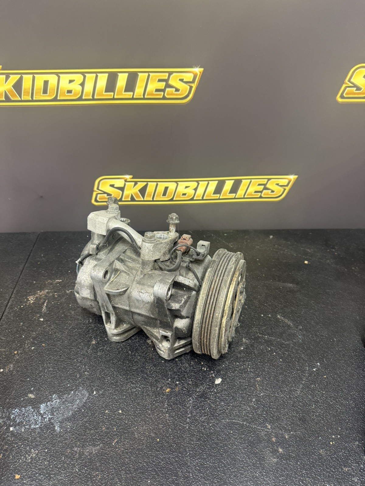 NISSAN SKYLINE GTR R33 1994 - 1999 A/C COMPRESSOR RB26DET 2633 92600-05U14 NISSAN SKYLINE GTR R33 1994 - 1999 A/C COMPRESSOR RB26DET 2633 92600-05U14