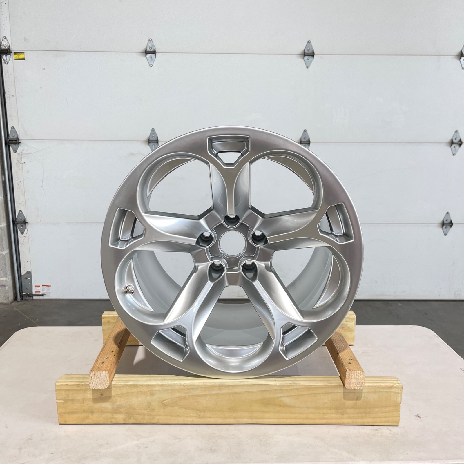 NEW Lamborghini Murcielago LP640 OEM Wheel 19 inch Titanium 400601017BL Genuine