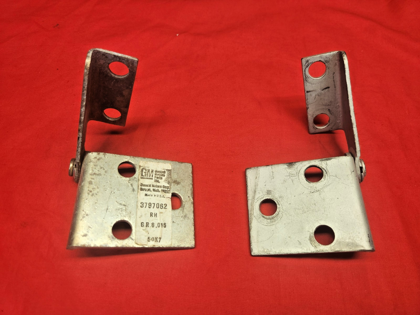CORVETTE HOOD HINGE 1963 1964 1965 1966 1967 NOS CORVETTE HOOD HINGE 1963 1964 1965 1966 1967 NOS