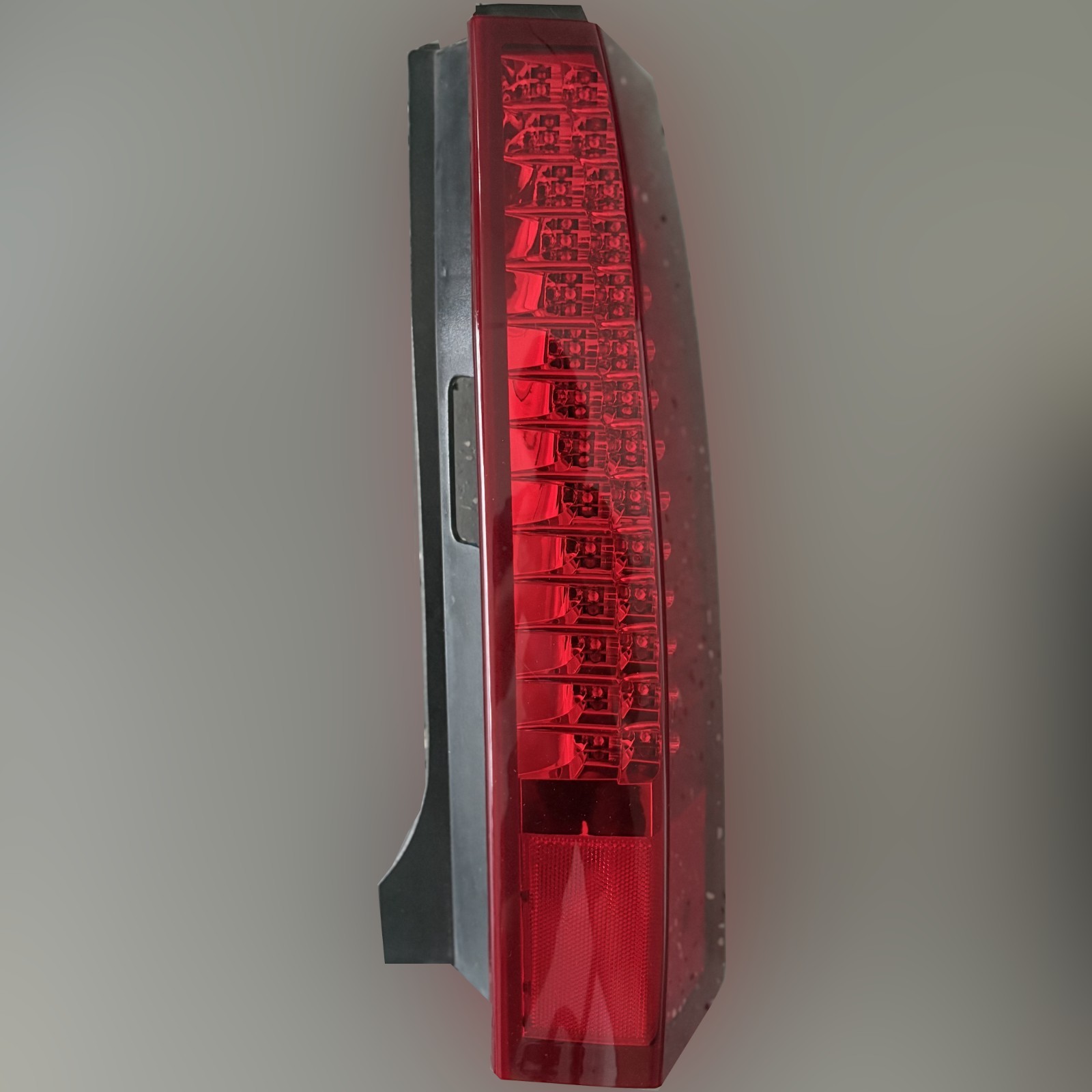 2004-2009 Cadillac SRX Right Passenger Tail Light Lamp Assembly OEM 25936964