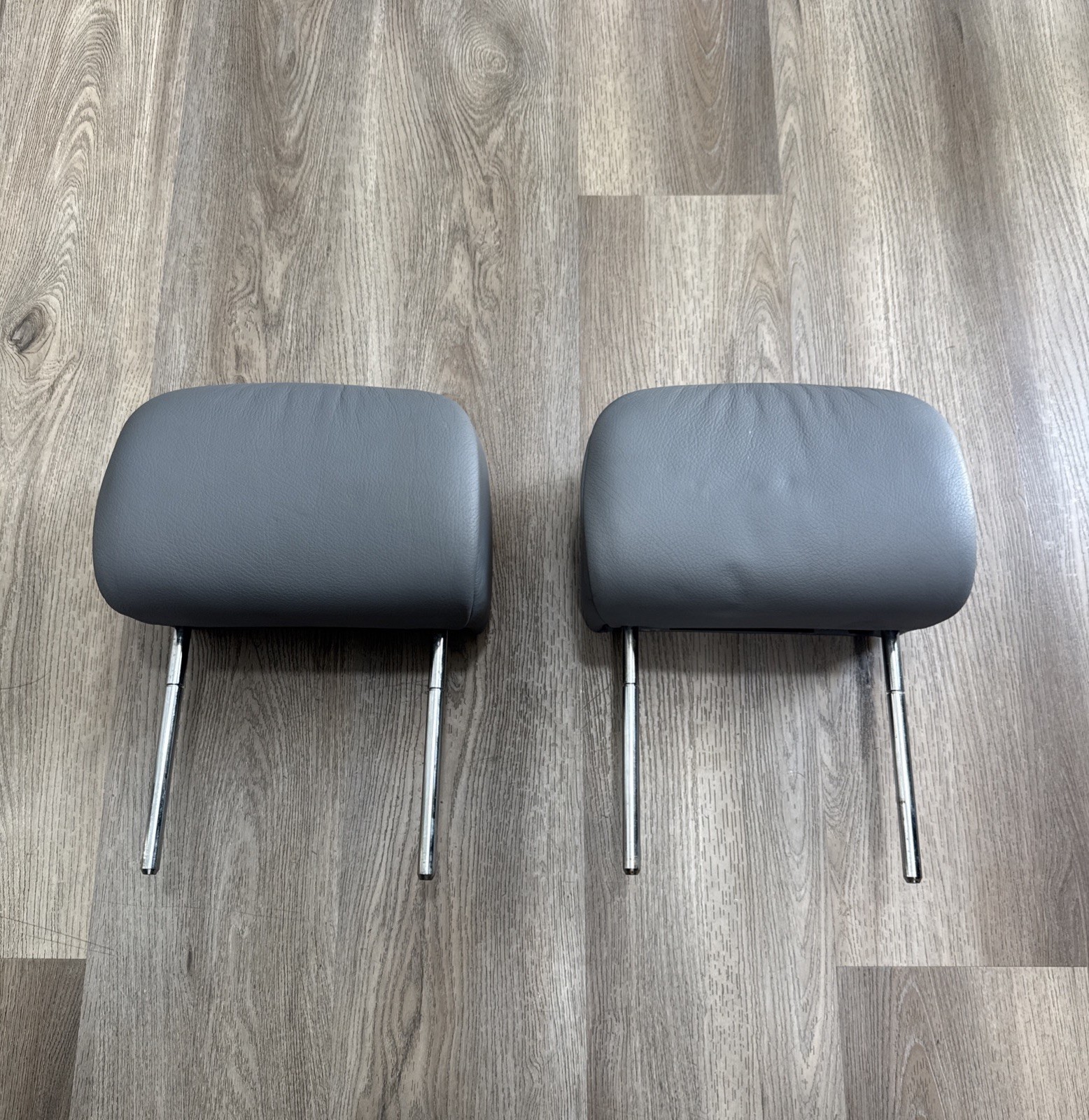 01-06 BMW E46 330CI CONVERTIBLE REAR LEFT & RIGHT LEATHER HEADREST GRAY OEM 01-06 BMW E46 330CI CONVERTIBLE REAR LEFT & RIGHT LEATHER HEADREST GRAY OEM