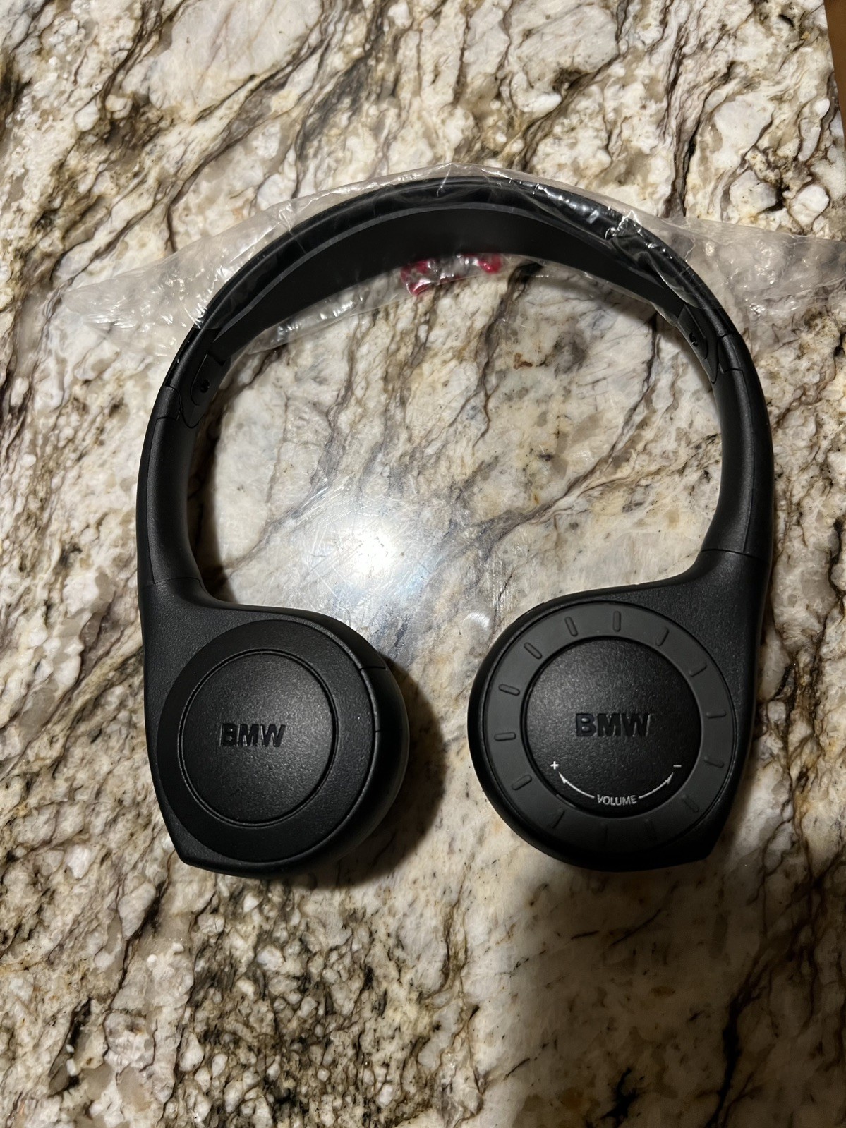 2014-2020 BMW Rear DVD Entertainment 1 Digital Wireless Headphones OEM 2014-2020 BMW Rear DVD Entertainment 1 Digital Wireless Headphones OEM