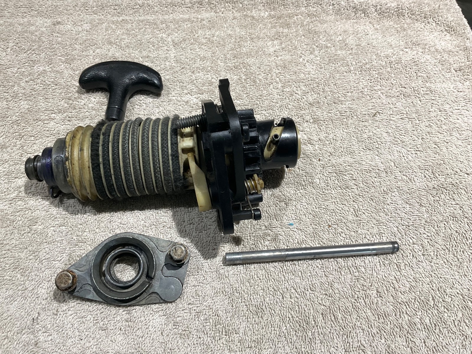 6-8hp OMC Evinrude Johnson Outboard Pull Start Recoil assy for parts or repair 6-8hp OMC Evinrude Johnson Outboard Pull Start Recoil assy for parts or repair