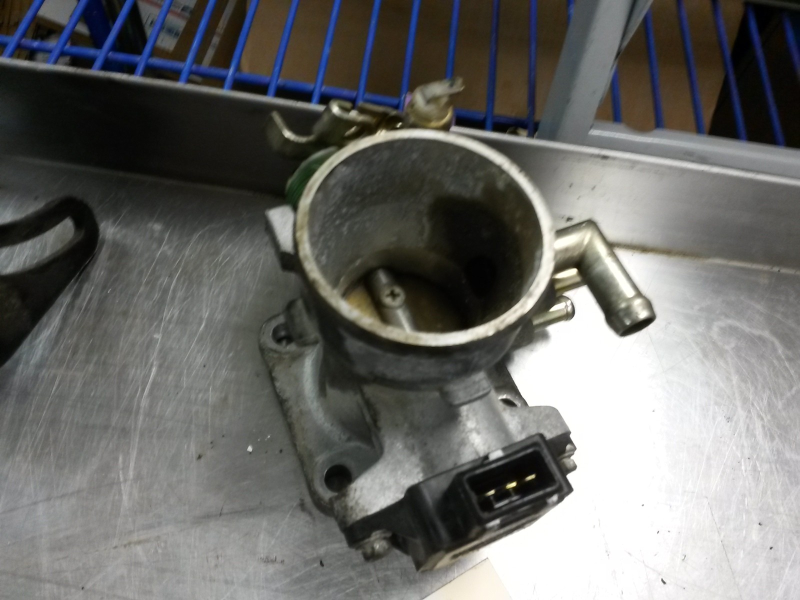 Throttle Valve Body For 95-99 Hyundai Accent  1.5