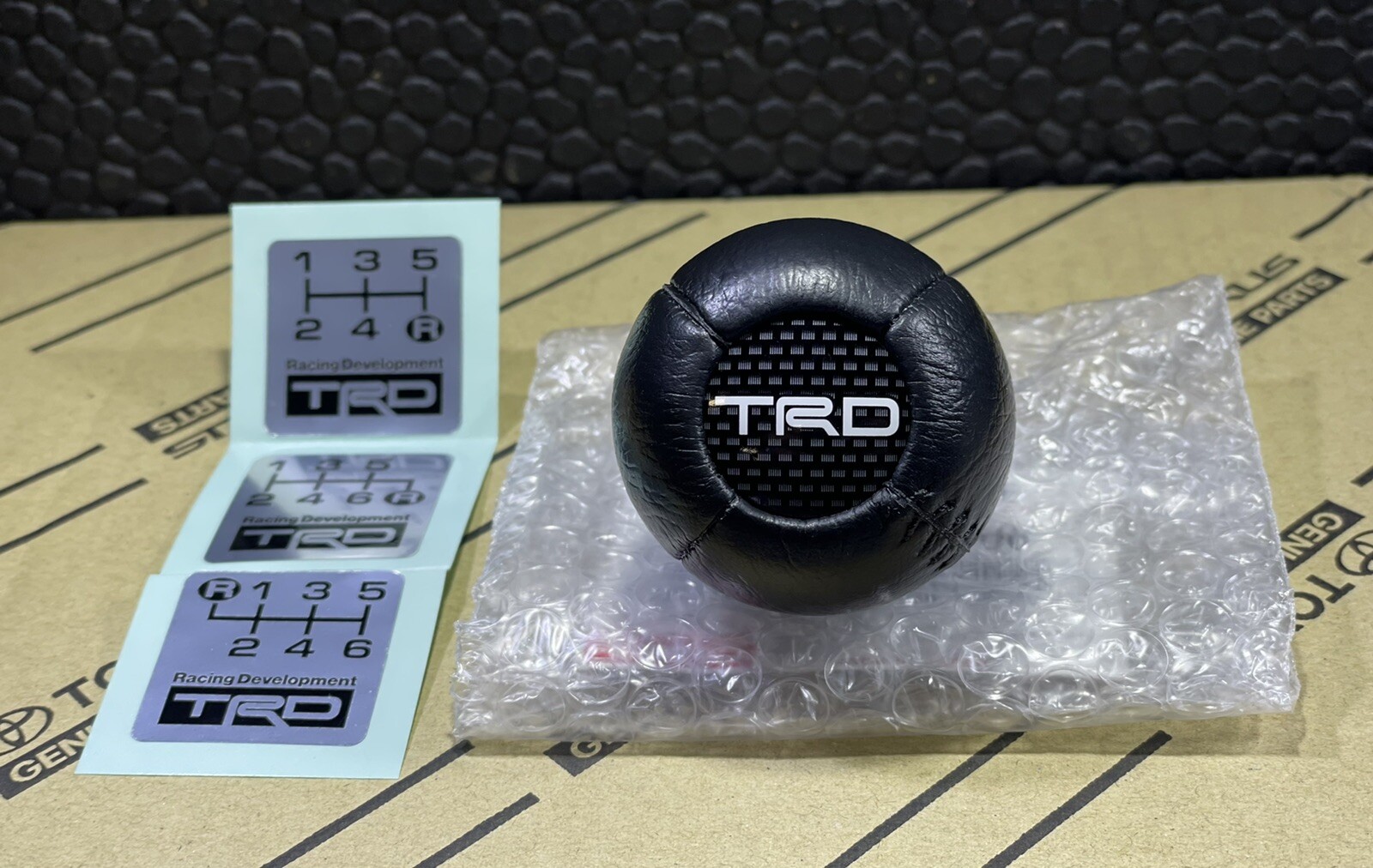 00 - 05 TOYOTA CELICA TRD MANUAL SHIFTER KNOB TRD CARBON LOGO BLACK OEM NEW 00 - 05 TOYOTA CELICA TRD MANUAL SHIFTER KNOB TRD CARBON LOGO BLACK OEM NEW
