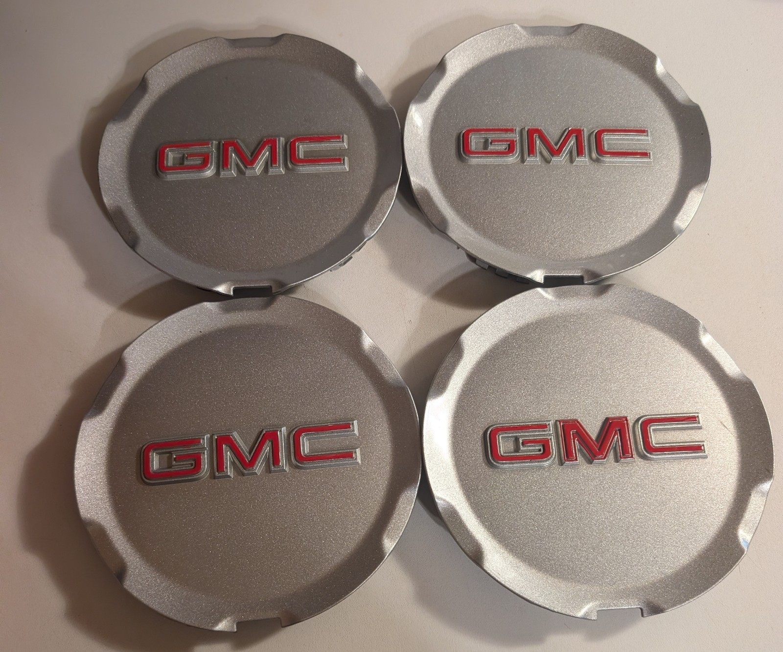 OEM 🔥(4) 2010 - 2015 GENUINE GMC Terrain Center Caps P/N 9597973 Silver OEM 🔥(4) 2010 - 2015 GENUINE GMC Terrain Center Caps P/N 9597973 Silver