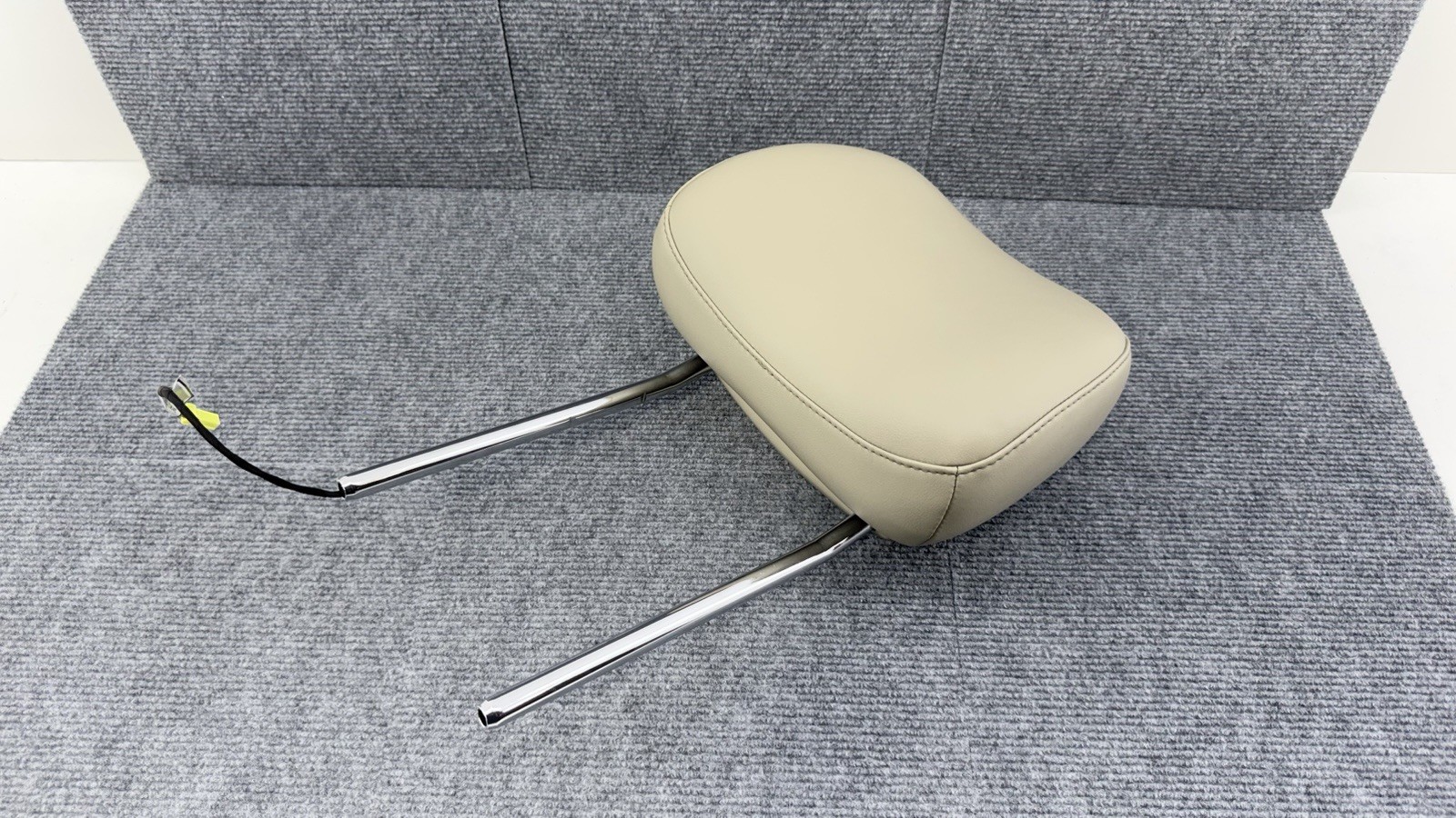 2011-18 JEEP Grand Cherokee Durango Headrest Leather Head Rest Active Beige