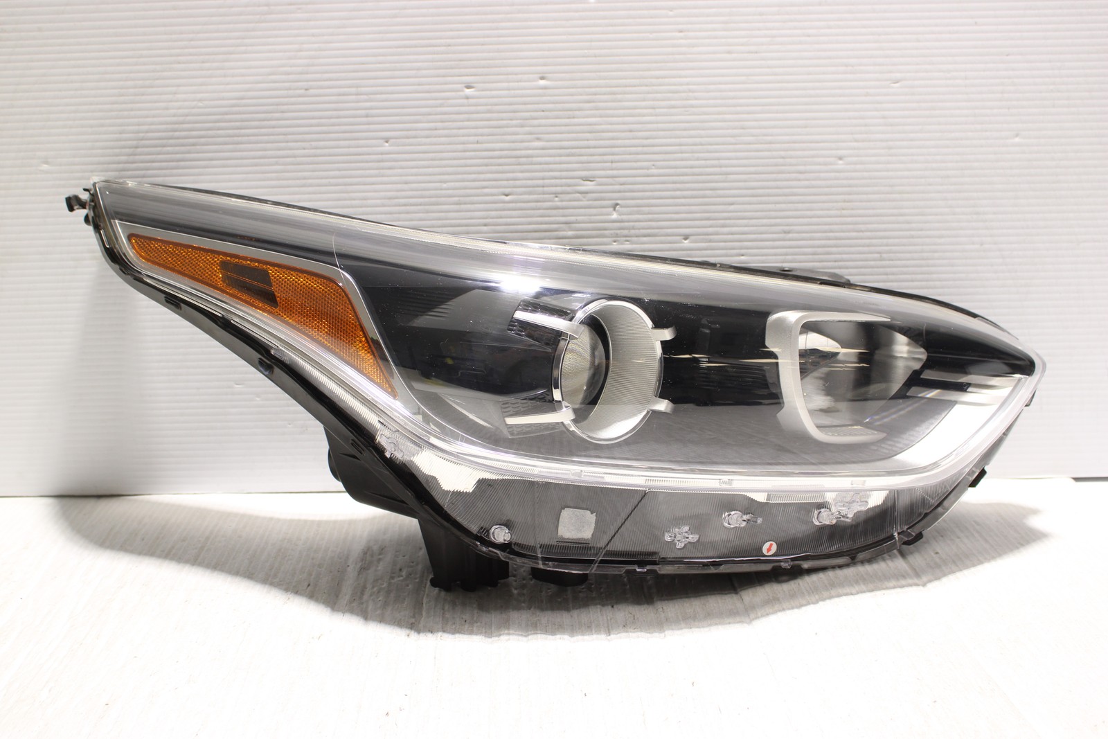 2019-2021 Kia Forte Right Side Halogen Headlight Assembly OEM 92102M7000