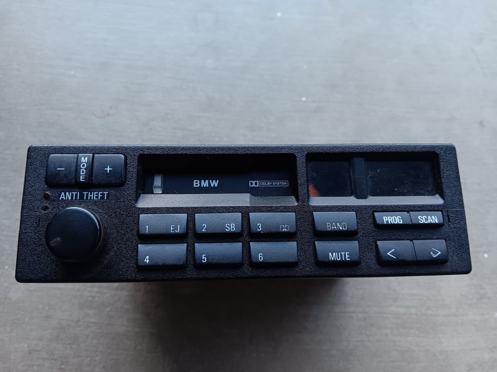 BMW E36 VINTAGE AM FM RADIO CASSETTE PLAYER BMW E36 VINTAGE AM FM RADIO CASSETTE PLAYER