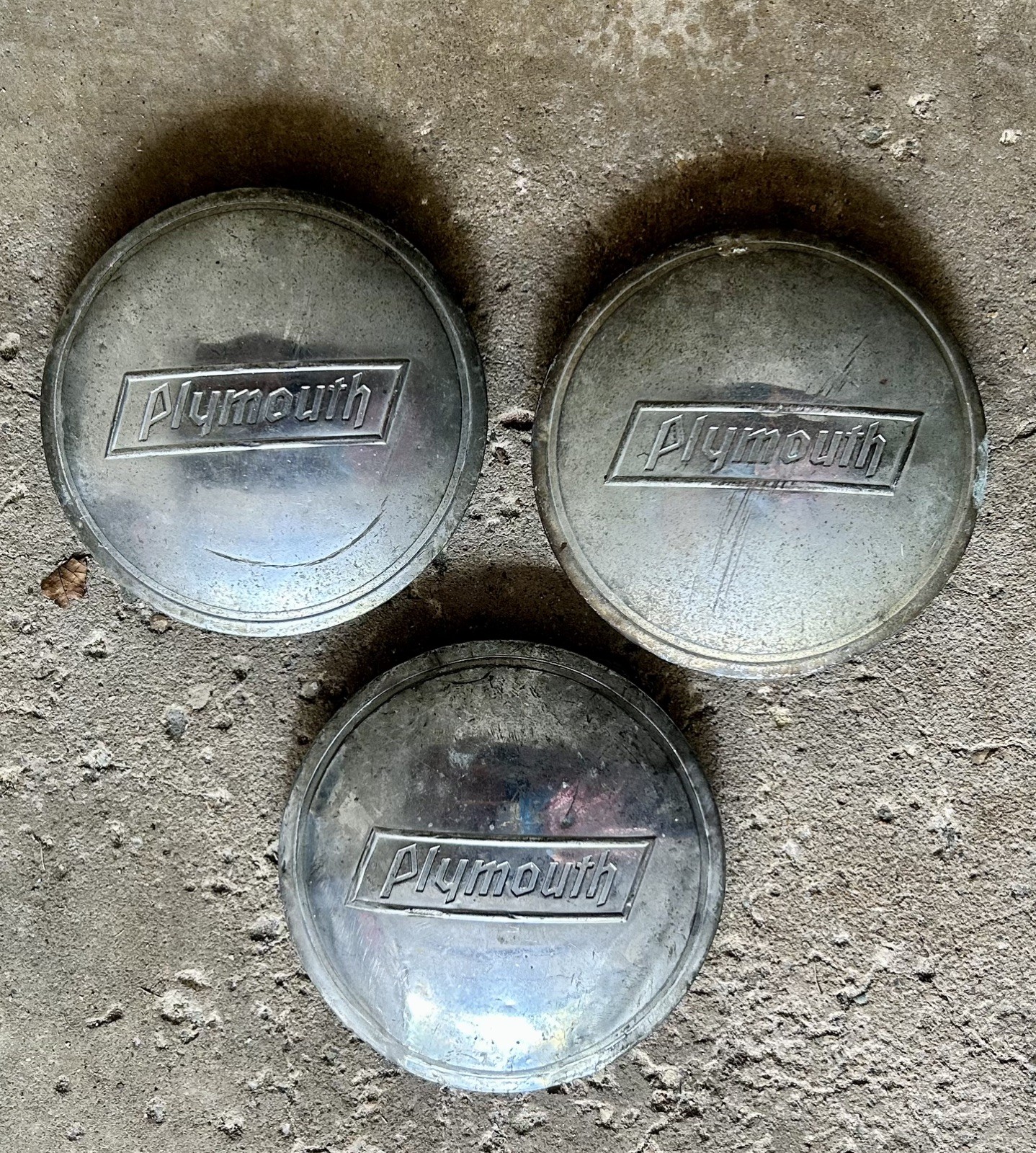 3 VTG Plymouth Artillery Wheel Center Hubcaps, 6½, Likely 1935-1936, Original 3 VTG Plymouth Artillery Wheel Center Hubcaps, 6½, Likely 1935-1936, Original