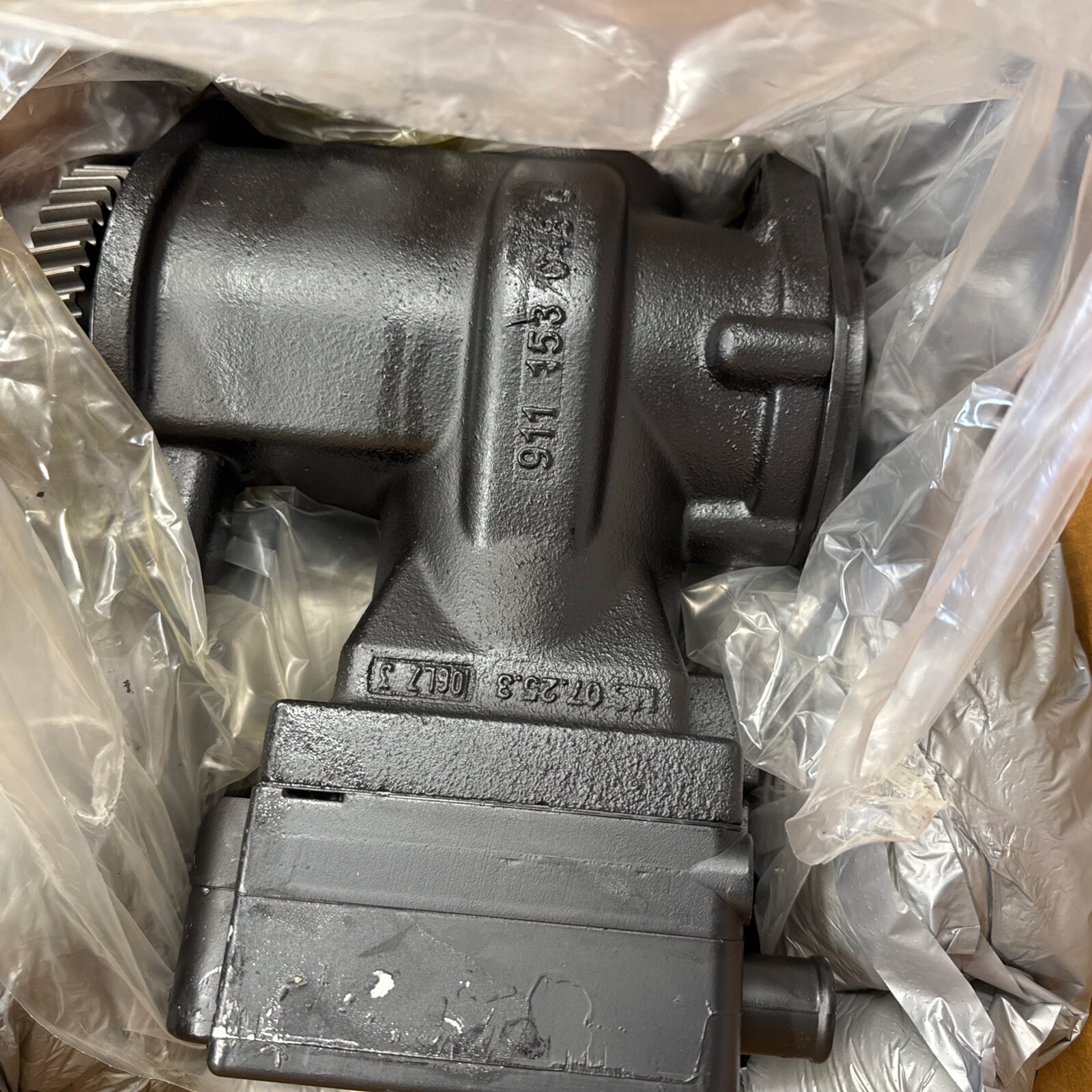 Genuine Cummins AIR COMPRESSOR UNIT 8.3L Wabco 4933780RX. 9111530040X. 4933780 Genuine Cummins AIR COMPRESSOR UNIT 8.3L Wabco 4933780RX. 9111530040X. 4933780