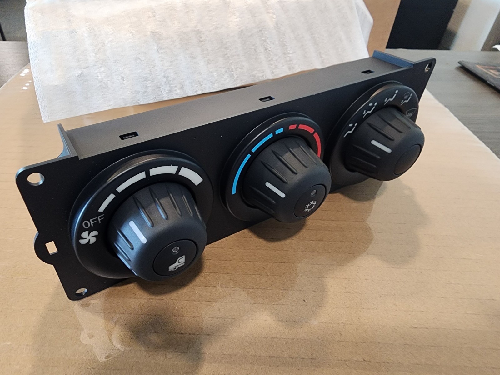 NEW-NEVER USED 2006-2026 T800-T800 OEM PACCAR AC-HEATER CONTROL HEAD ASSEMBLY. NEW-NEVER USED 2006-2026 T800-T800 OEM PACCAR AC-HEATER CONTROL HEAD ASSEMBLY.