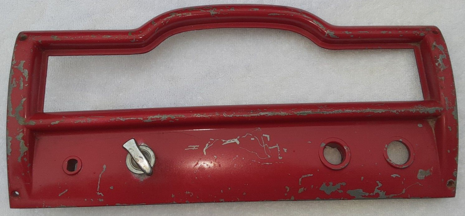 ** ( 1 ) VINTAGE 1951 1952 PLYMOUTH DASH CLUSTER BEZEL #1369912 ** ( 1 ) VINTAGE 1951 1952 PLYMOUTH DASH CLUSTER BEZEL #1369912