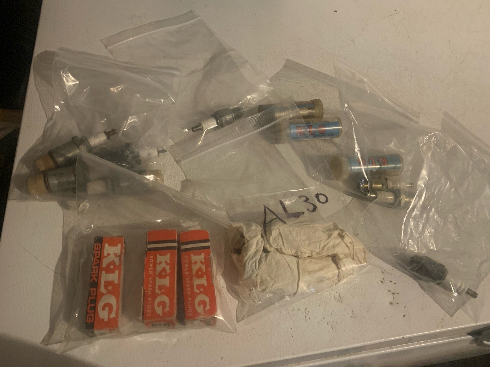 Bulk Lot Of KLG Spark Plugs Lot Of 16 Bulk Lot Of KLG Spark Plugs Lot Of 16