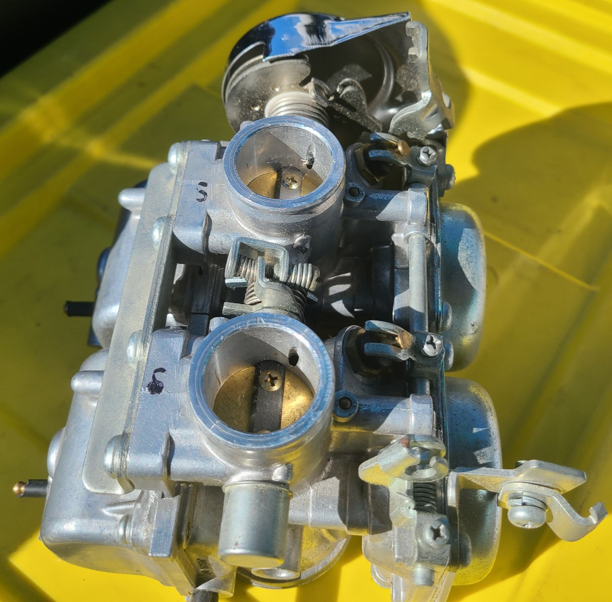 MIKUNI 26MM TWIN TWO SET (2) CARBURETORS PARALLEL USED - MIKUNI 26MM TWIN TWO SET (2) CARBURETORS PARALLEL USED -