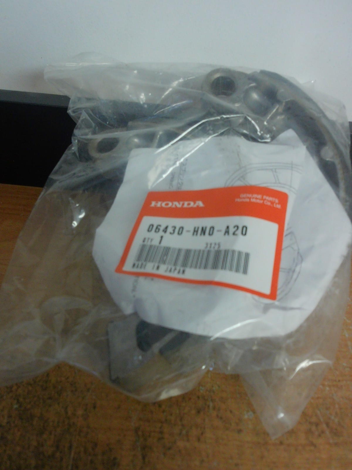 NEW GENUINE HONDA PARTS 06430-HN0-A20 REAR BRAKE SHOES FORMAN TRX RANCHER 00-26 NEW GENUINE HONDA PARTS 06430-HN0-A20 REAR BRAKE SHOES FORMAN TRX RANCHER 00-26