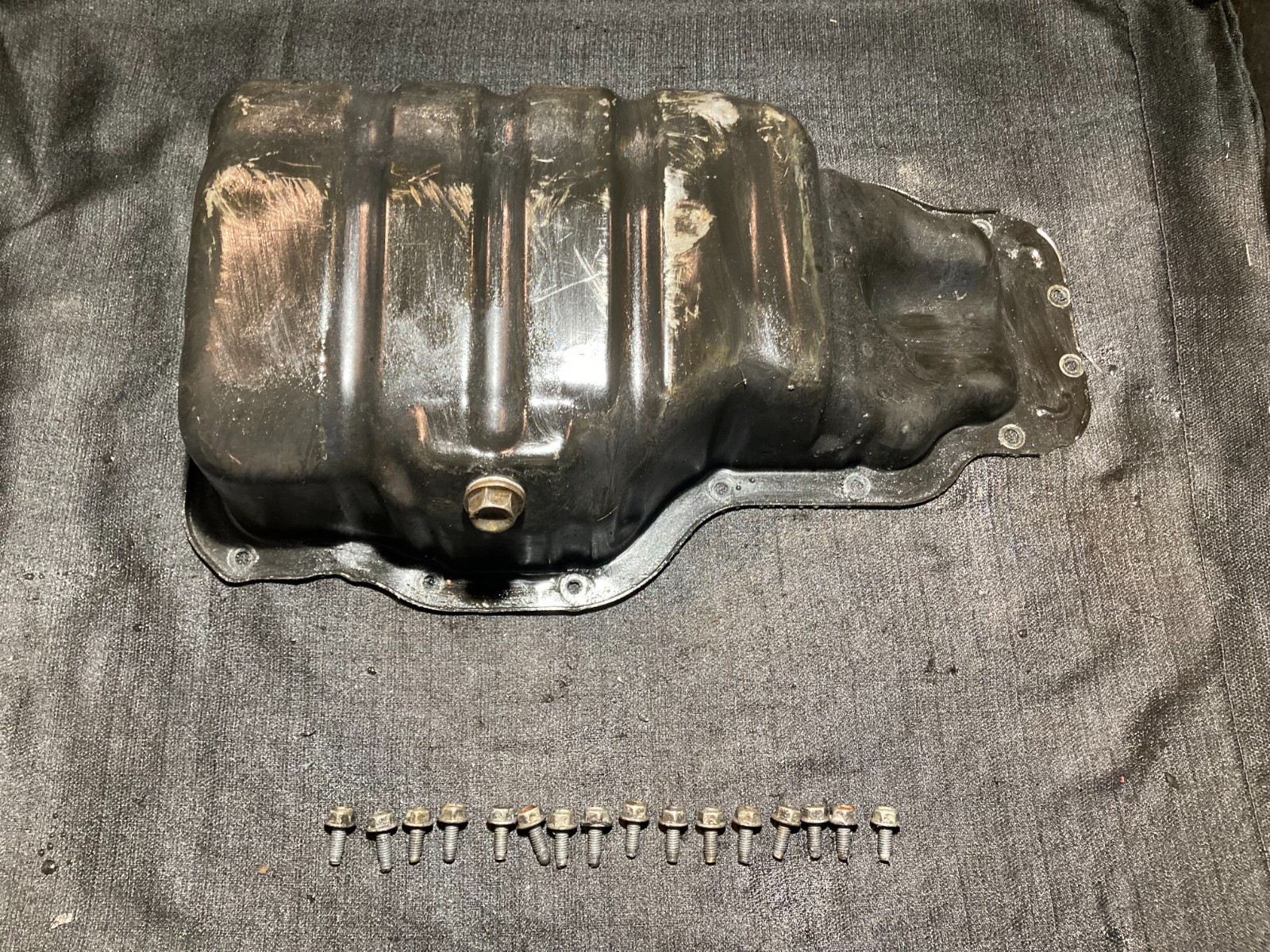 11-16 Hyundai Elantra DOHC 1.8L G4NB Lower Oil Pan & Bolts 11-16 Hyundai Elantra DOHC 1.8L G4NB Lower Oil Pan & Bolts