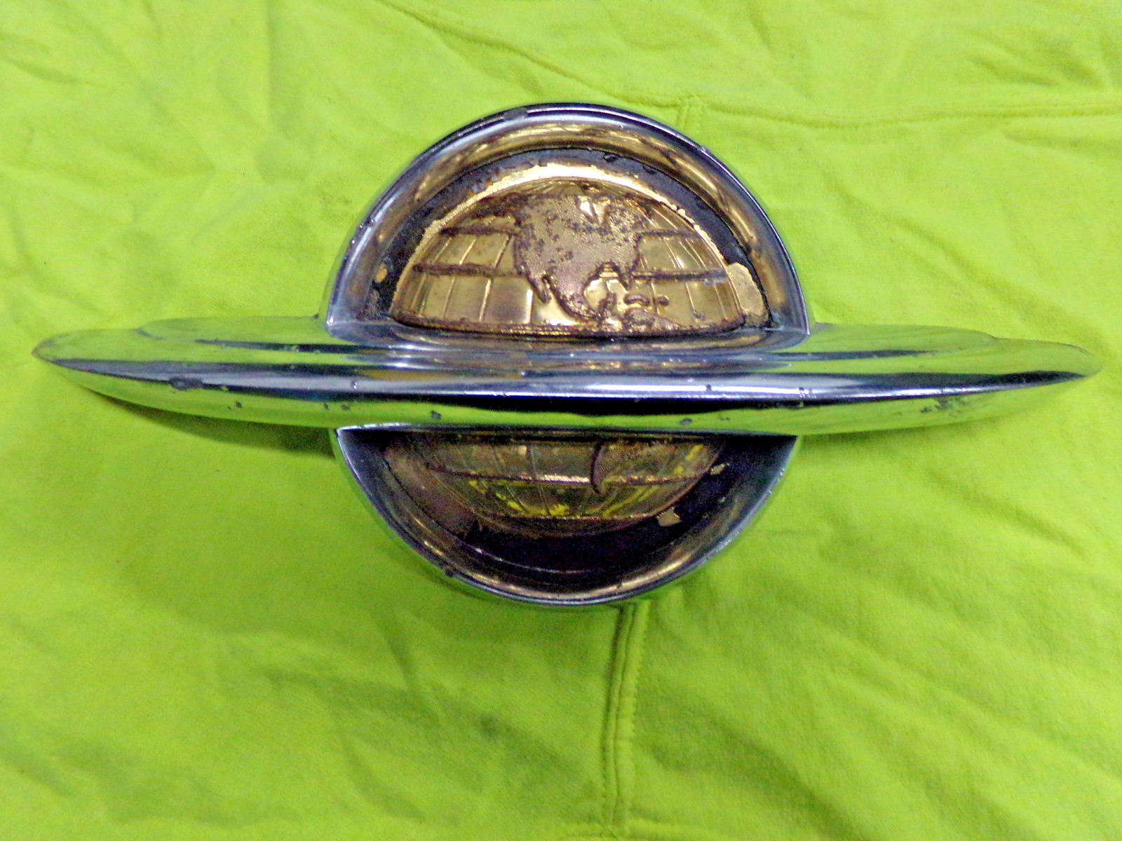 trunk chrome 1951 1952 1953 oldsmobile super 88 emblem earth some chrome pittimg trunk chrome 1951 1952 1953 oldsmobile super 88 emblem earth some chrome pittimg