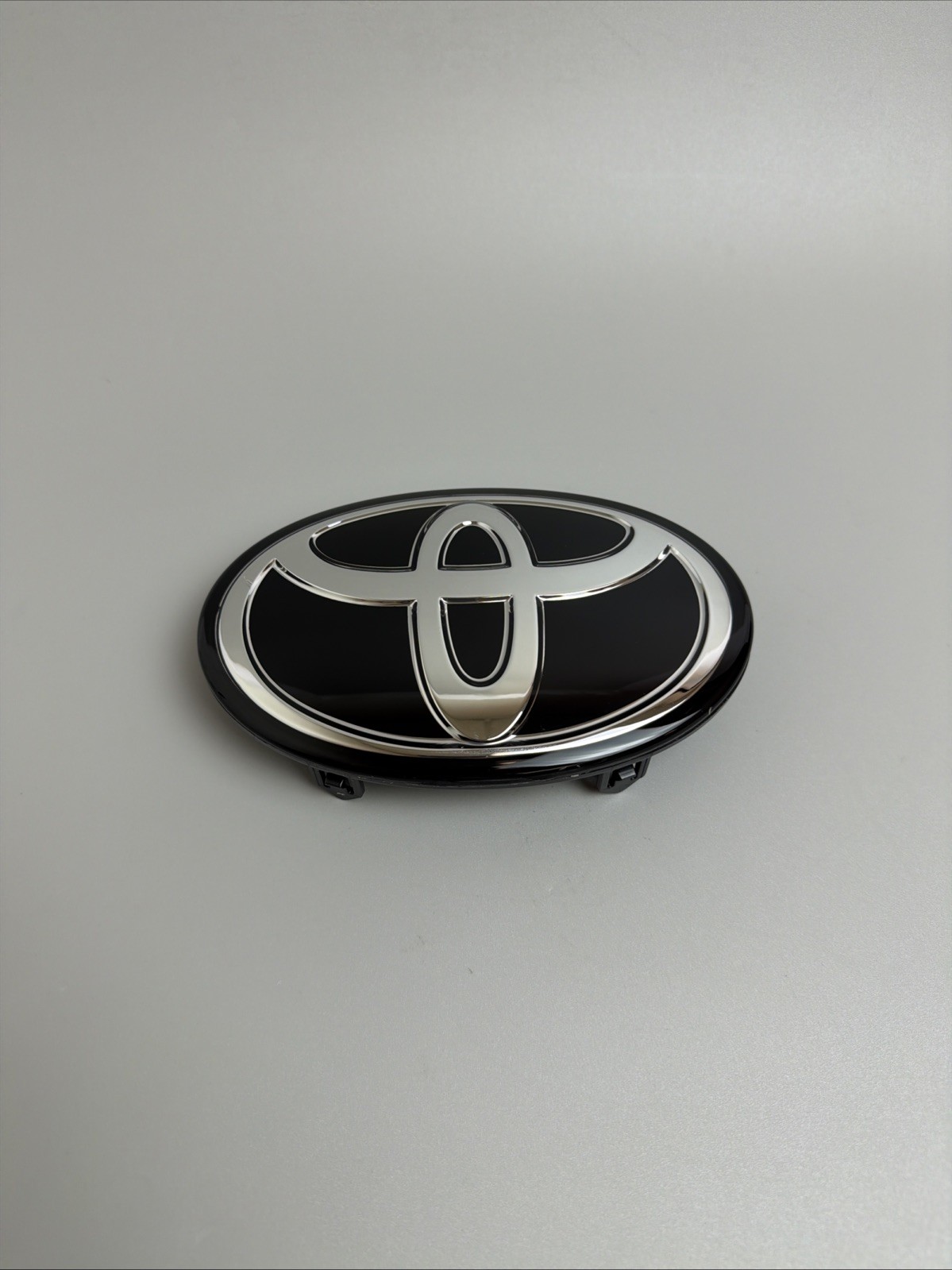 For TOYOTA COROLLA 17-19 Emblem RAV4 AVALON 15-18 C-HR 17-19 Front Grille Logo
