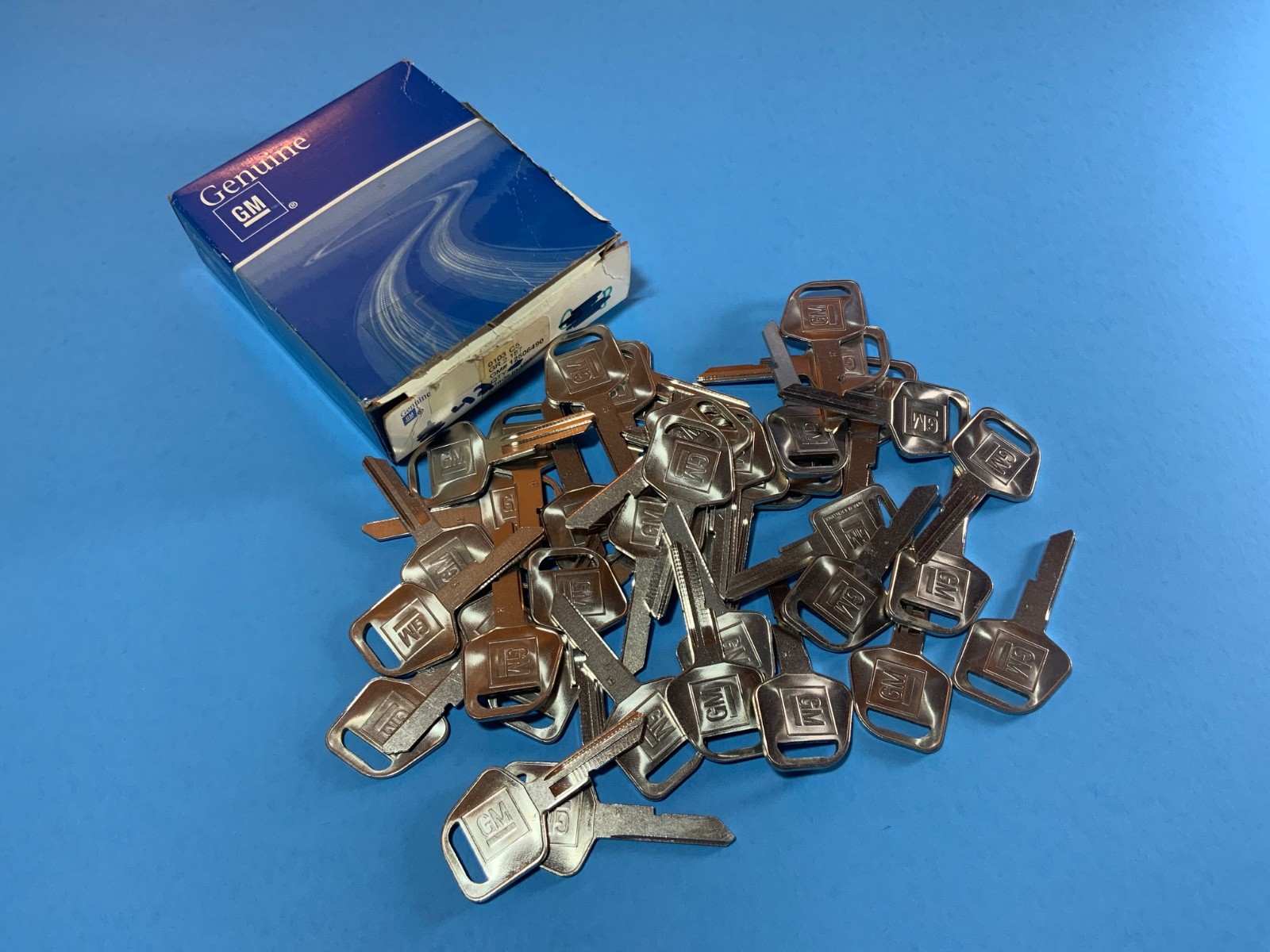 40 NOS OEM GM 12506490 Key