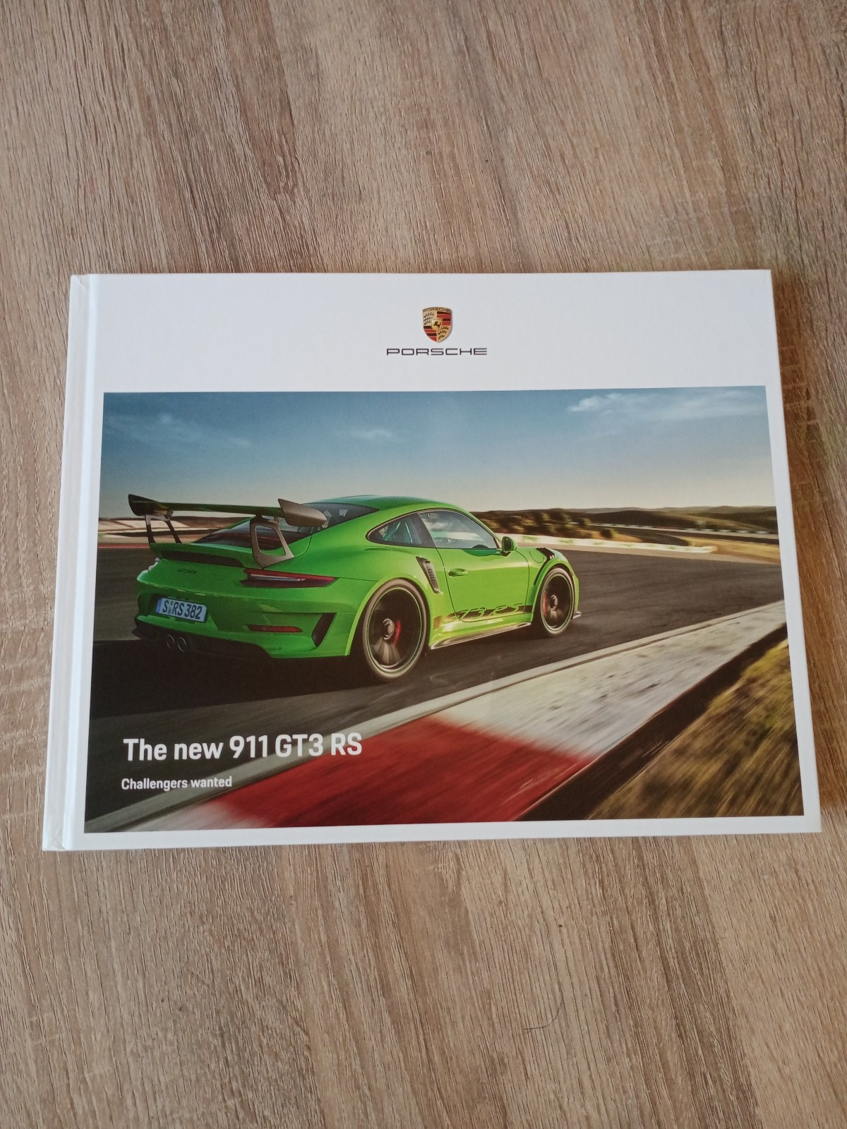 EXTREMELY RARE Porsche: The new 911 GT3 RS 2018 Collectible brochure NO RESERVE