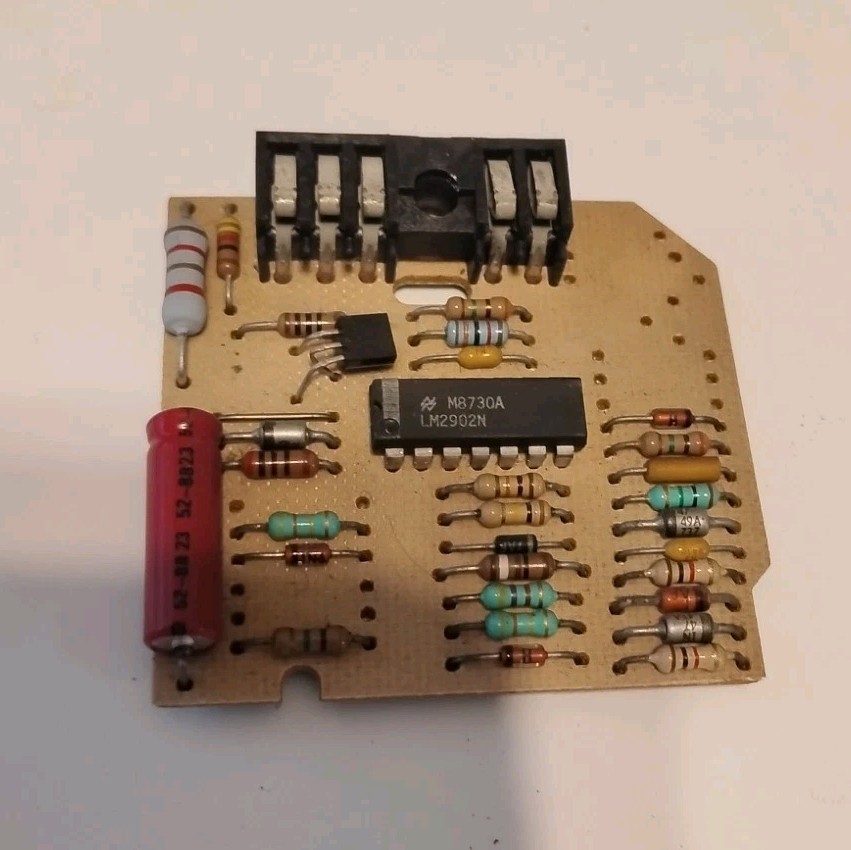 87-89 Ford Mustang Instrument Cluster Fuel Gauge Anti-Slosh Module Voltage Reg 87-89 Ford Mustang Instrument Cluster Fuel Gauge Anti-Slosh Module Voltage Reg