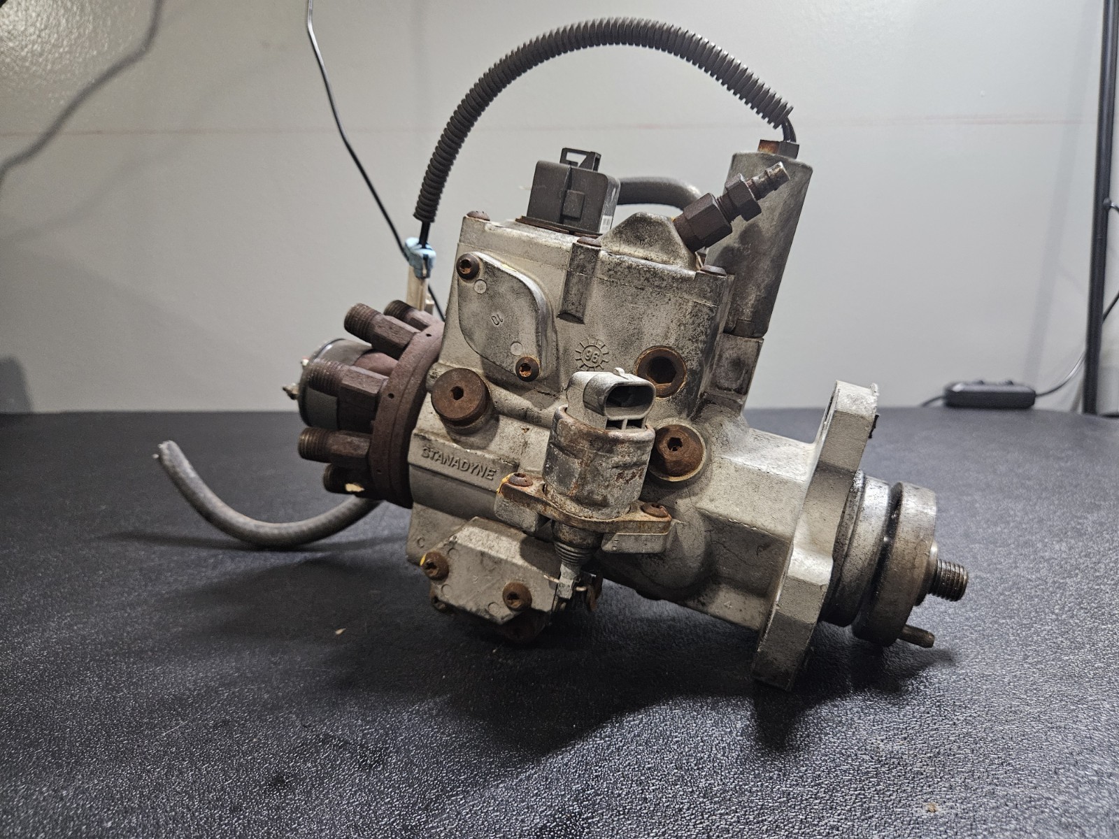 OEM 1995-2000 Chevy GMC 6.5 Diesel Fuel Injection Pump DS4-5521 OEM 1995-2000 Chevy GMC 6.5 Diesel Fuel Injection Pump DS4-5521