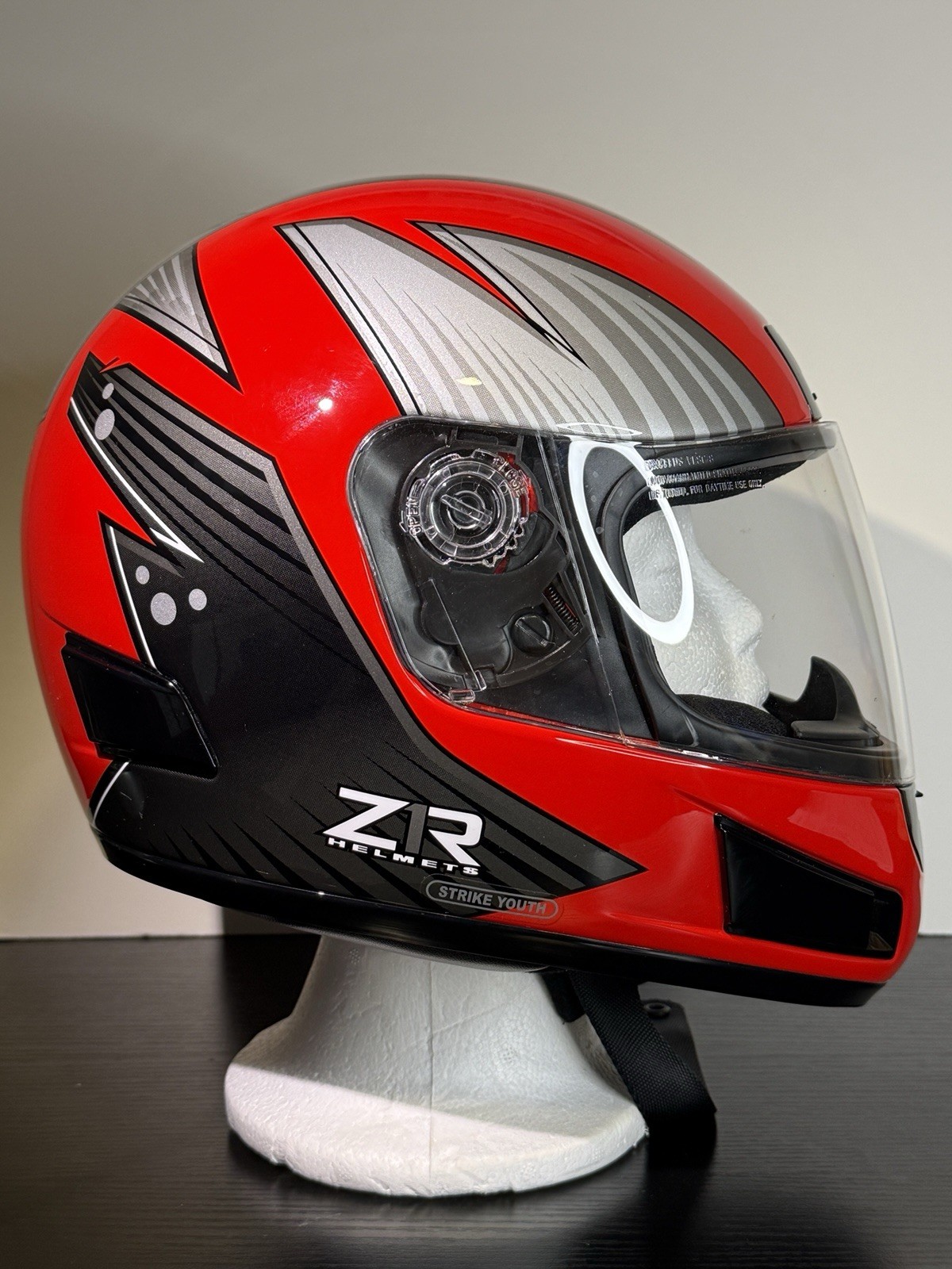 Z1R Motorcycle/Snowmobile Helmet. Youth L/XL Z1R Motorcycle/Snowmobile Helmet. Youth L/XL