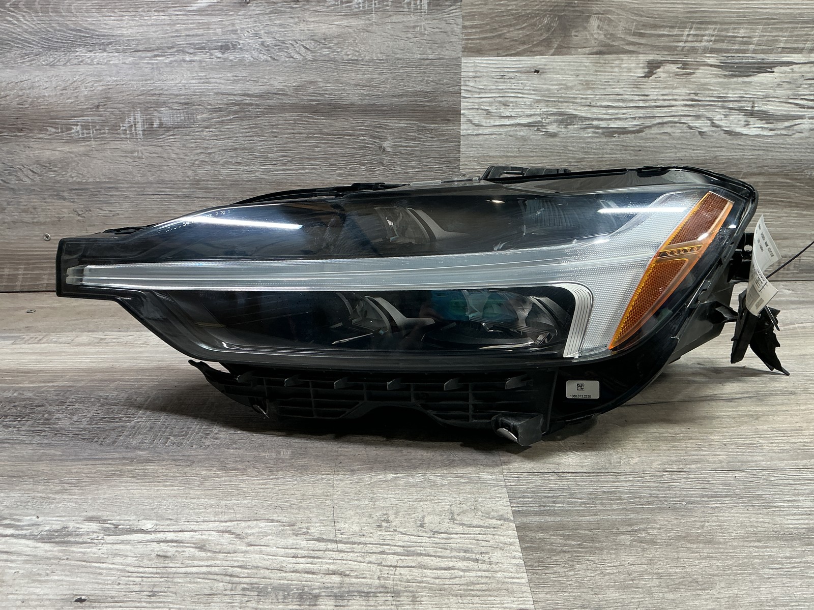 USED - 2022 Volvo XC60 L Headlamp - OEM USED - 2022 Volvo XC60 L Headlamp - OEM