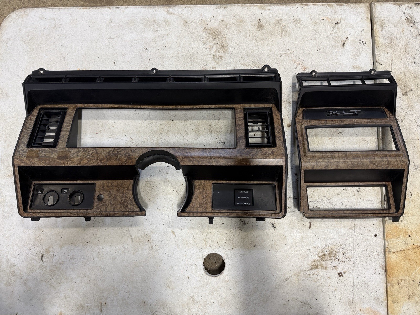 83-86 Ford F250 F350 XLT Deisel A/c Gauge Cluster And Radio Bezel 
