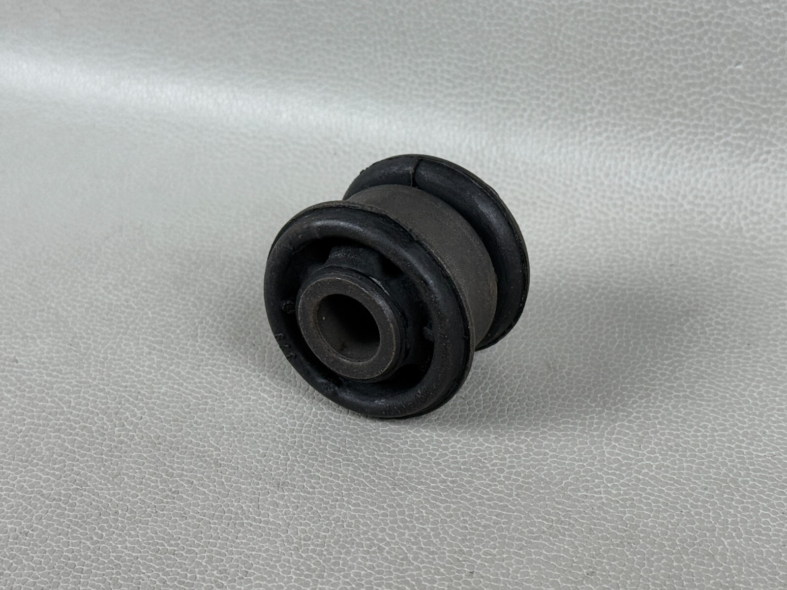 1995-2003 VAUXHALL SAAB VECTRA OPEL VECTRA SUBFRAME BUSHINGS 5-PACK OEM 90468609