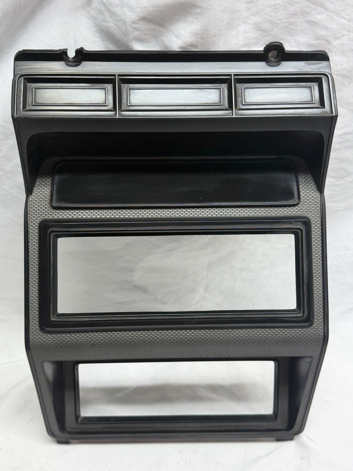 👉80 86 1980 1986 FORD BRONCO TRUCK F150-250 CENTER DASH RADIO BEZEL TRIM--SUPER 👉80 86 1980 1986 FORD BRONCO TRUCK F150-250 CENTER DASH RADIO BEZEL TRIM--SUPER