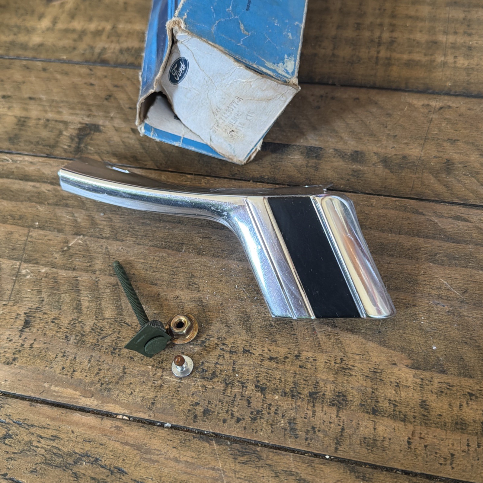 NOS OEM Ford RH Fender Side Molding Extension 1971-72 F-100 250 350 Bronco New NOS OEM Ford RH Fender Side Molding Extension 1971-72 F-100 250 350 Bronco New